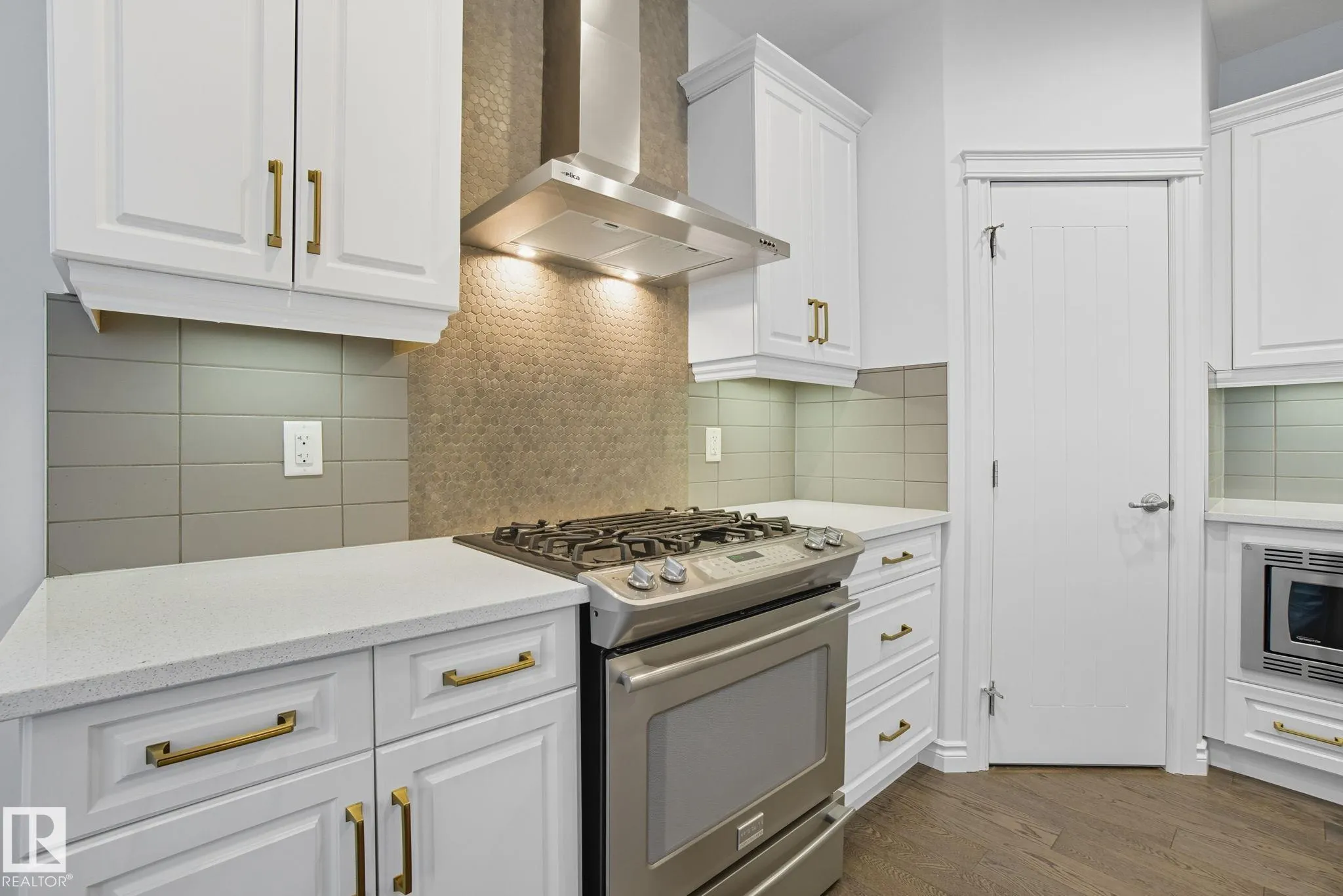 2824 KIRKLAND Bay