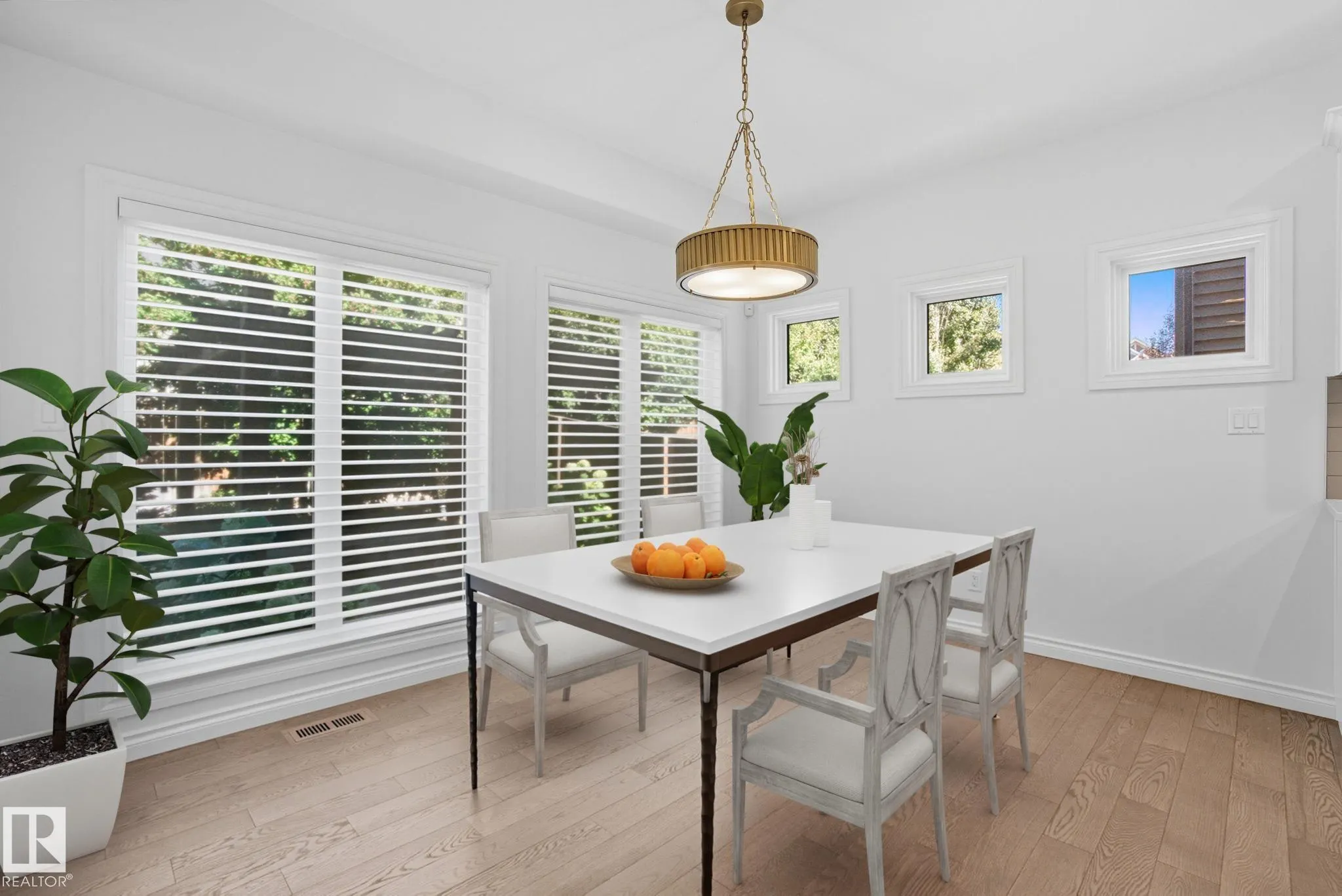2824 KIRKLAND Bay