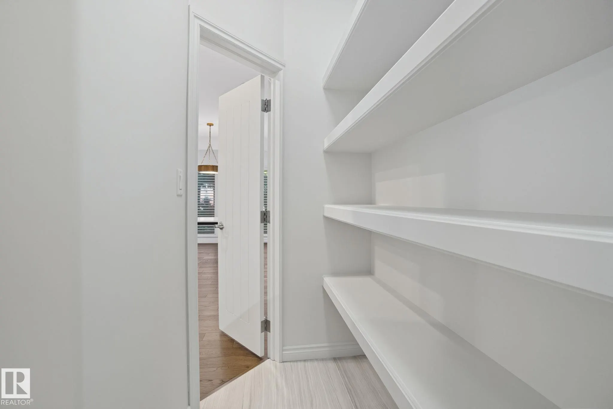 2824 KIRKLAND Bay