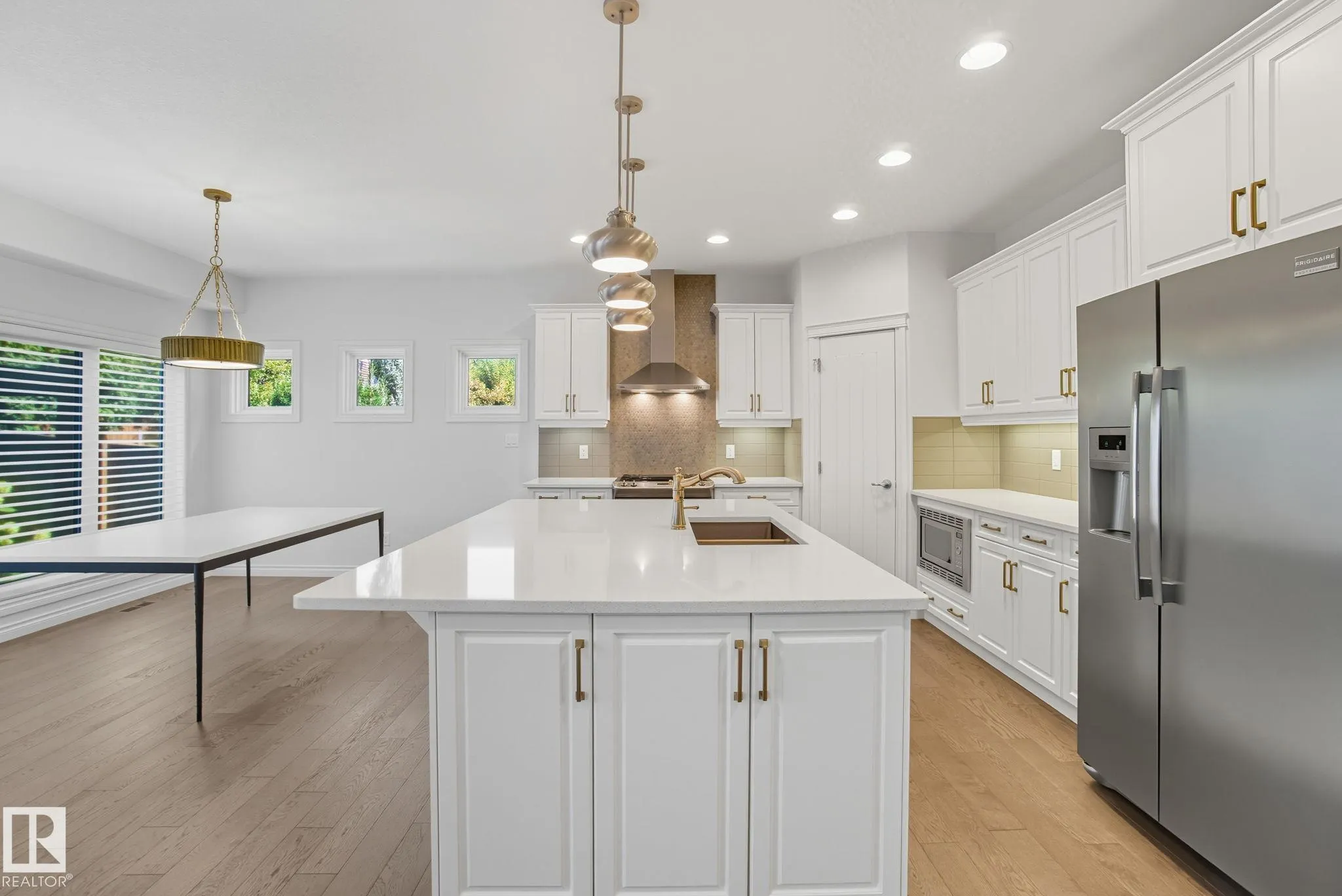 2824 KIRKLAND Bay