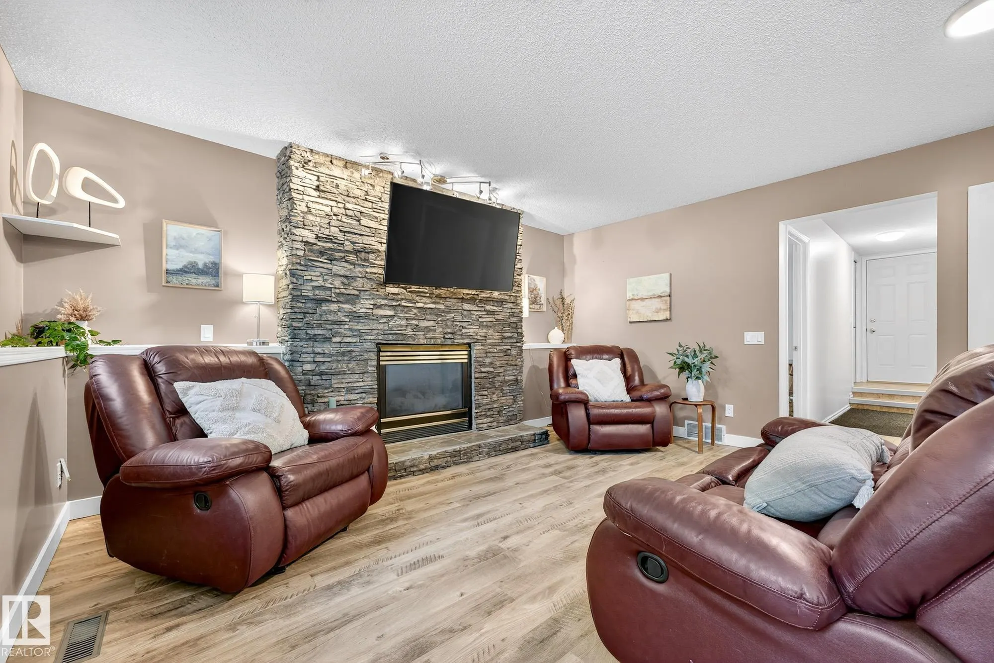447 DAVENPORT Place