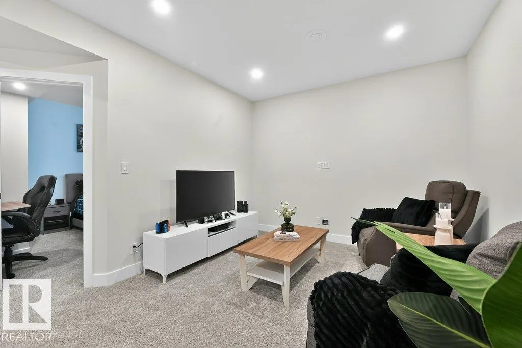 424 GENESIS Court