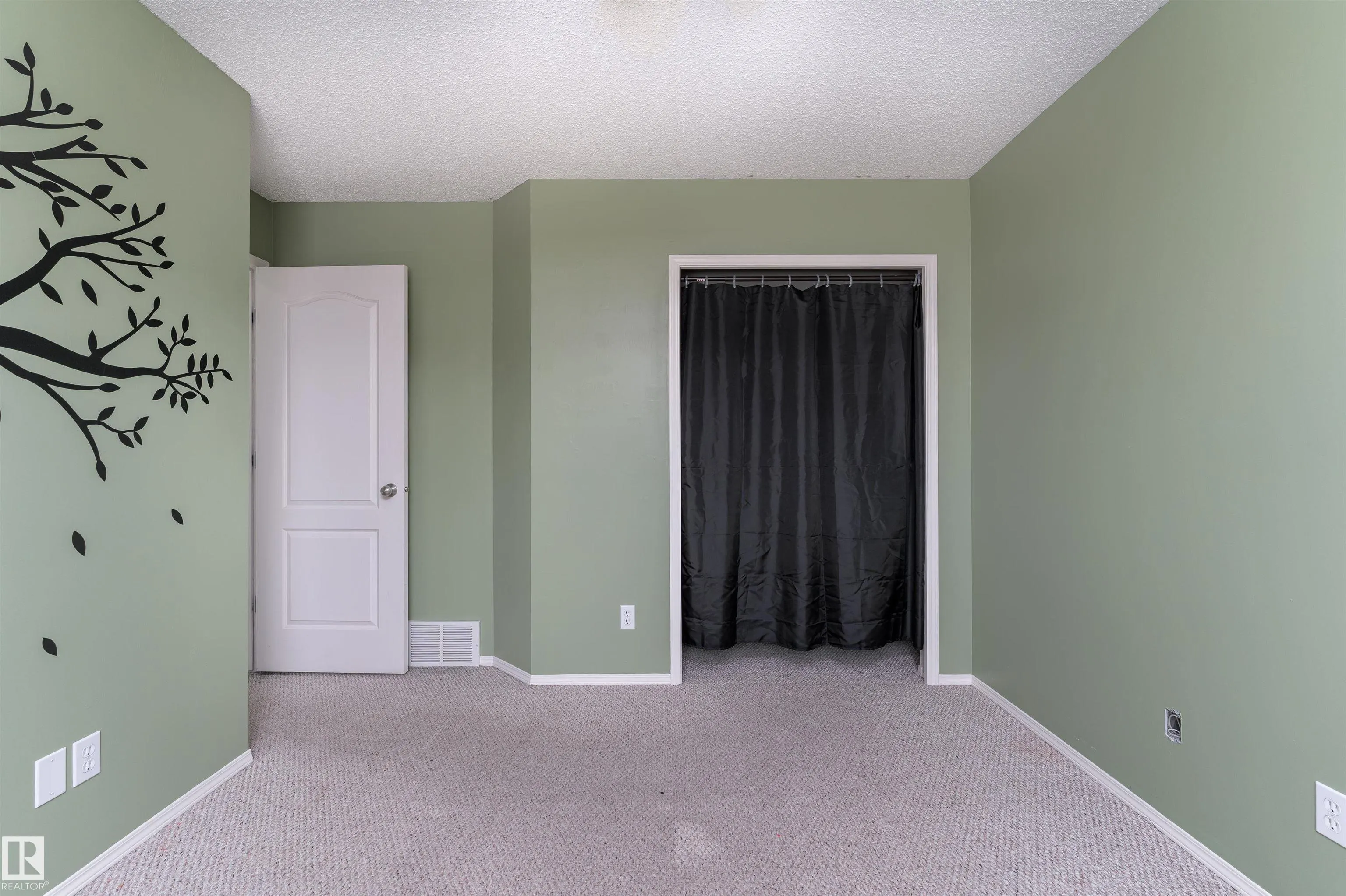 64 LEYLAND Way