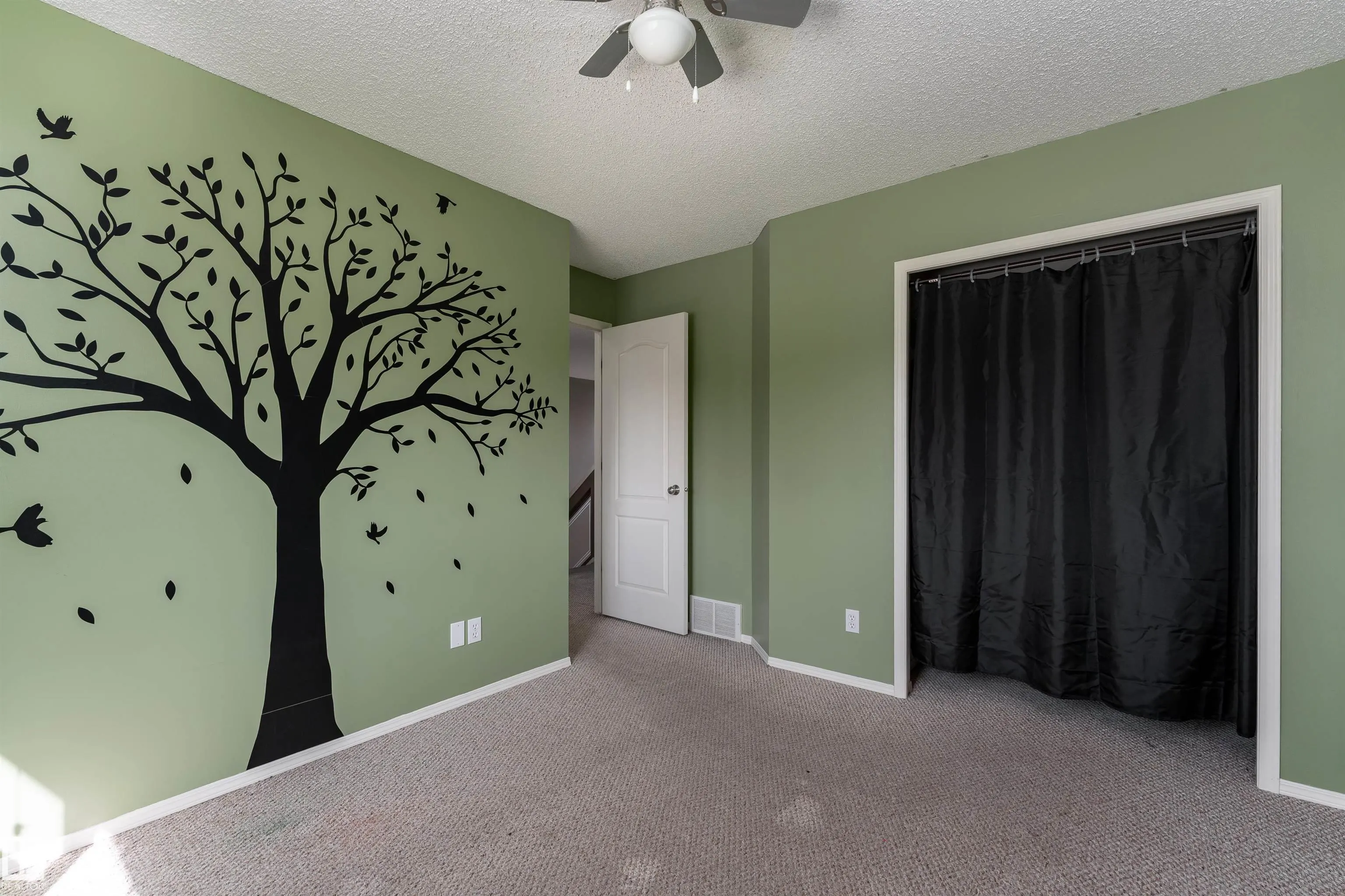 64 LEYLAND Way