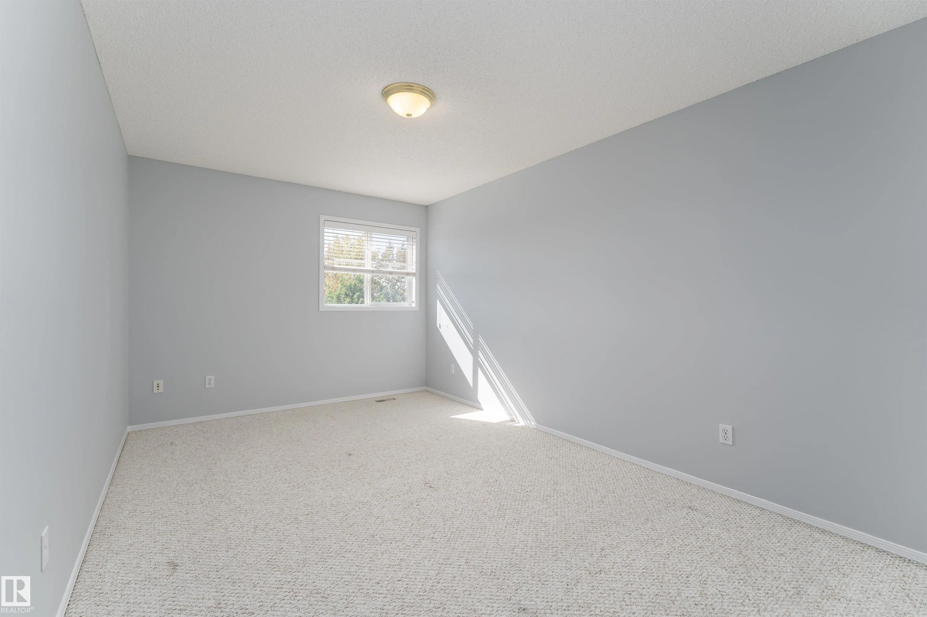 1027 GRAHAM Court