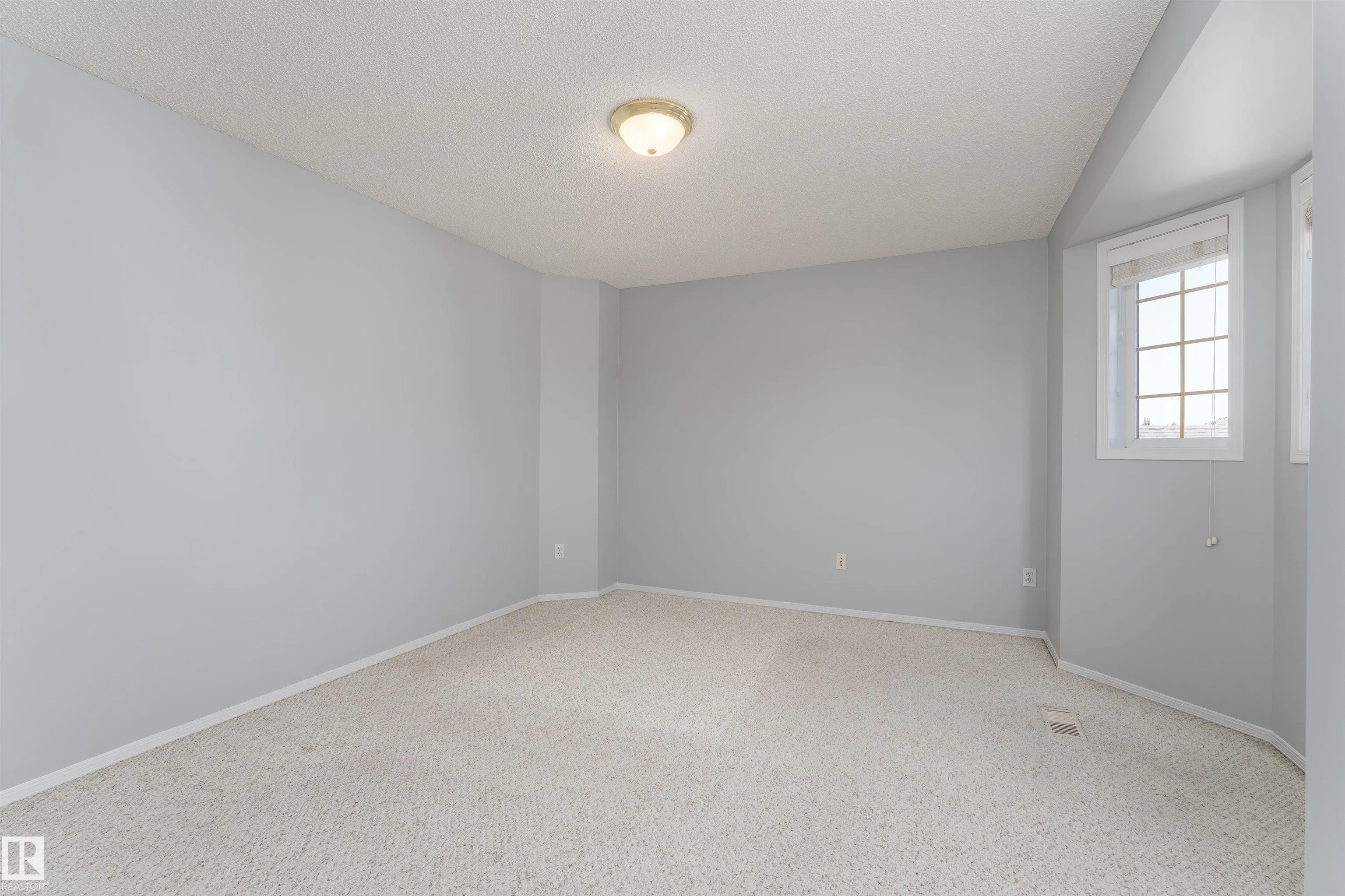 1027 GRAHAM Court