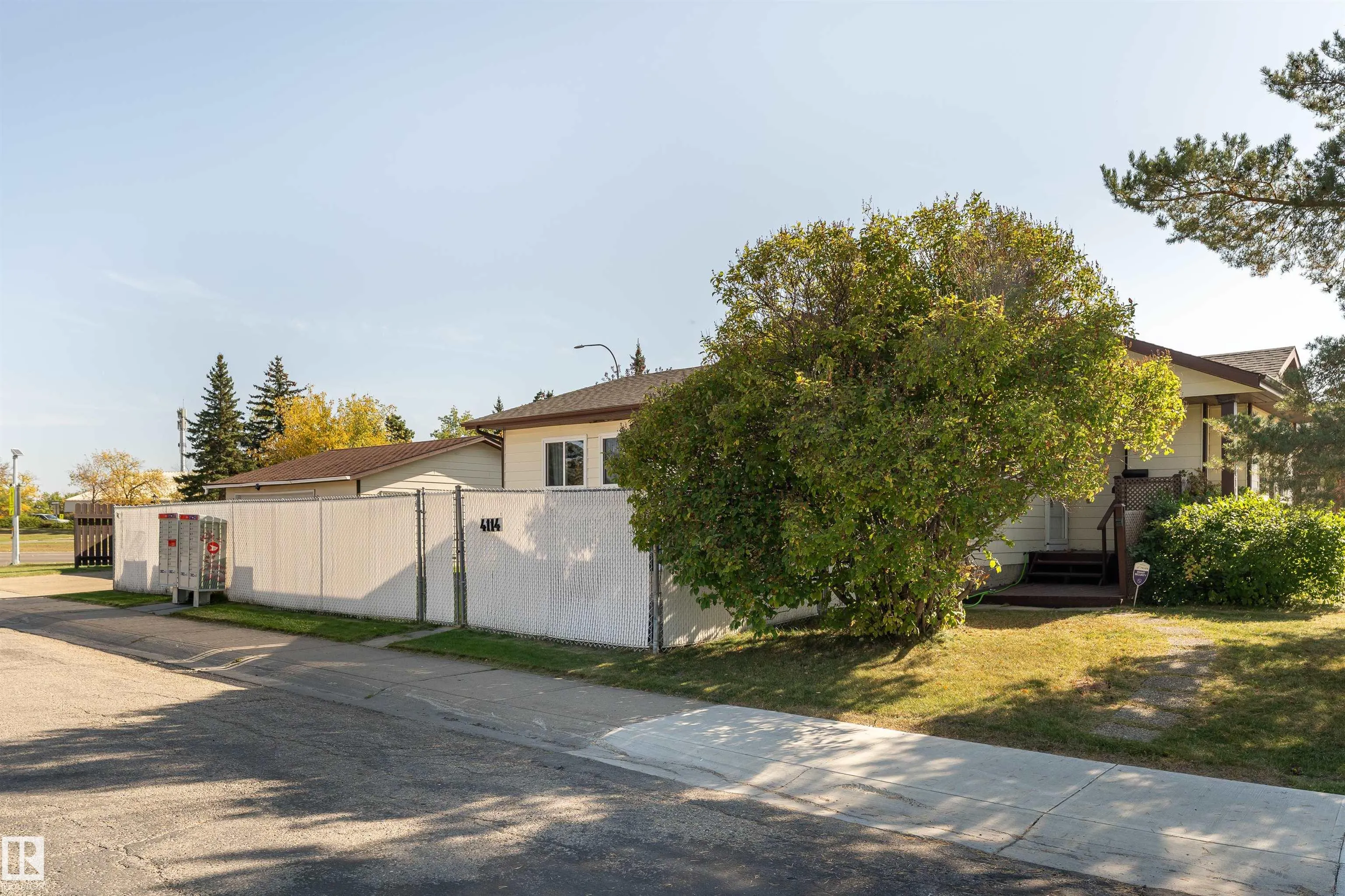 4114 43B Avenue
