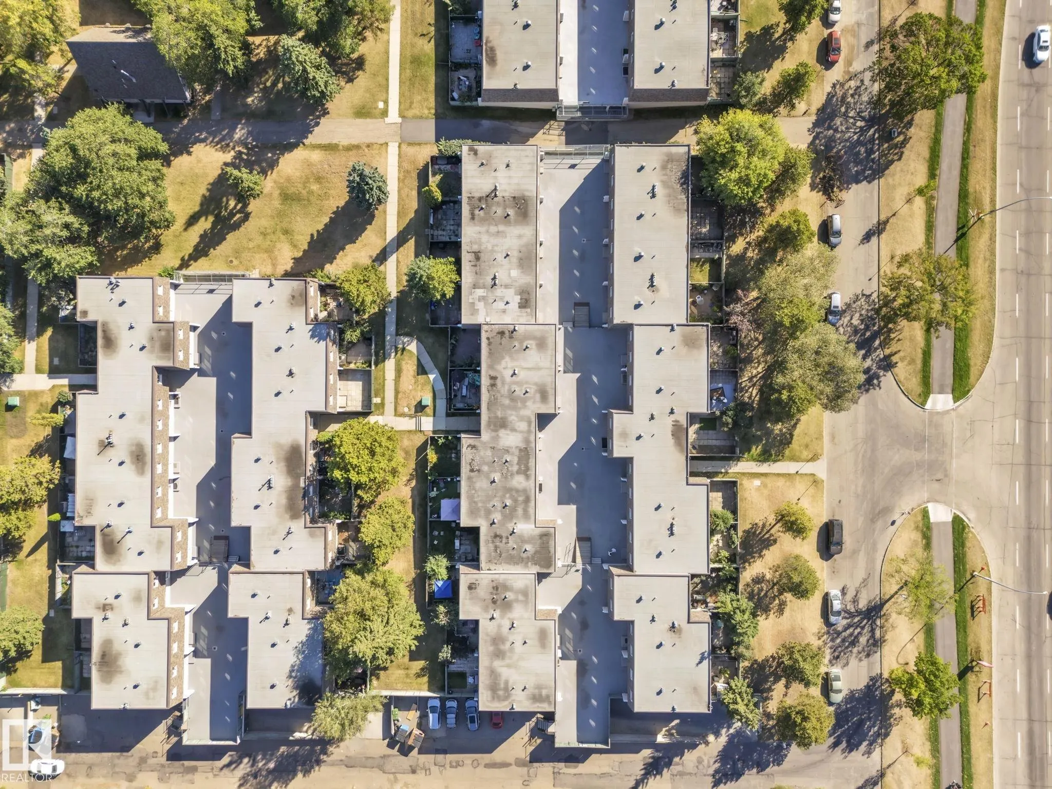 713 VILLAGE ON THE GREEN Green
