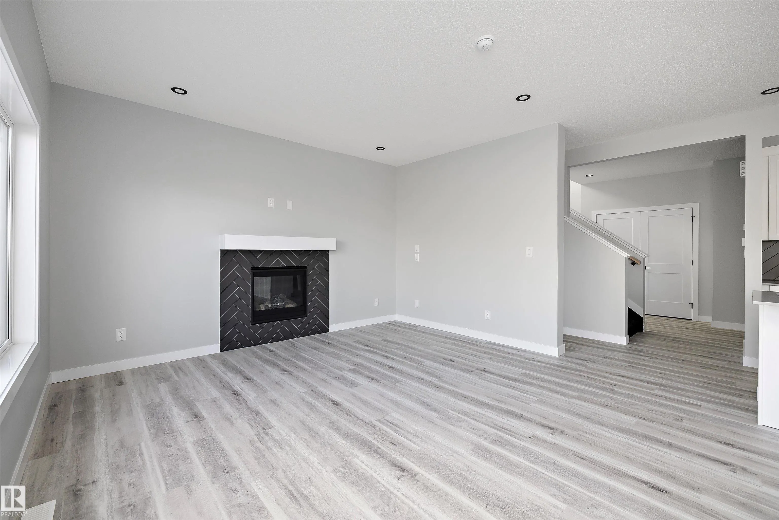 36 MAPLE Crescent