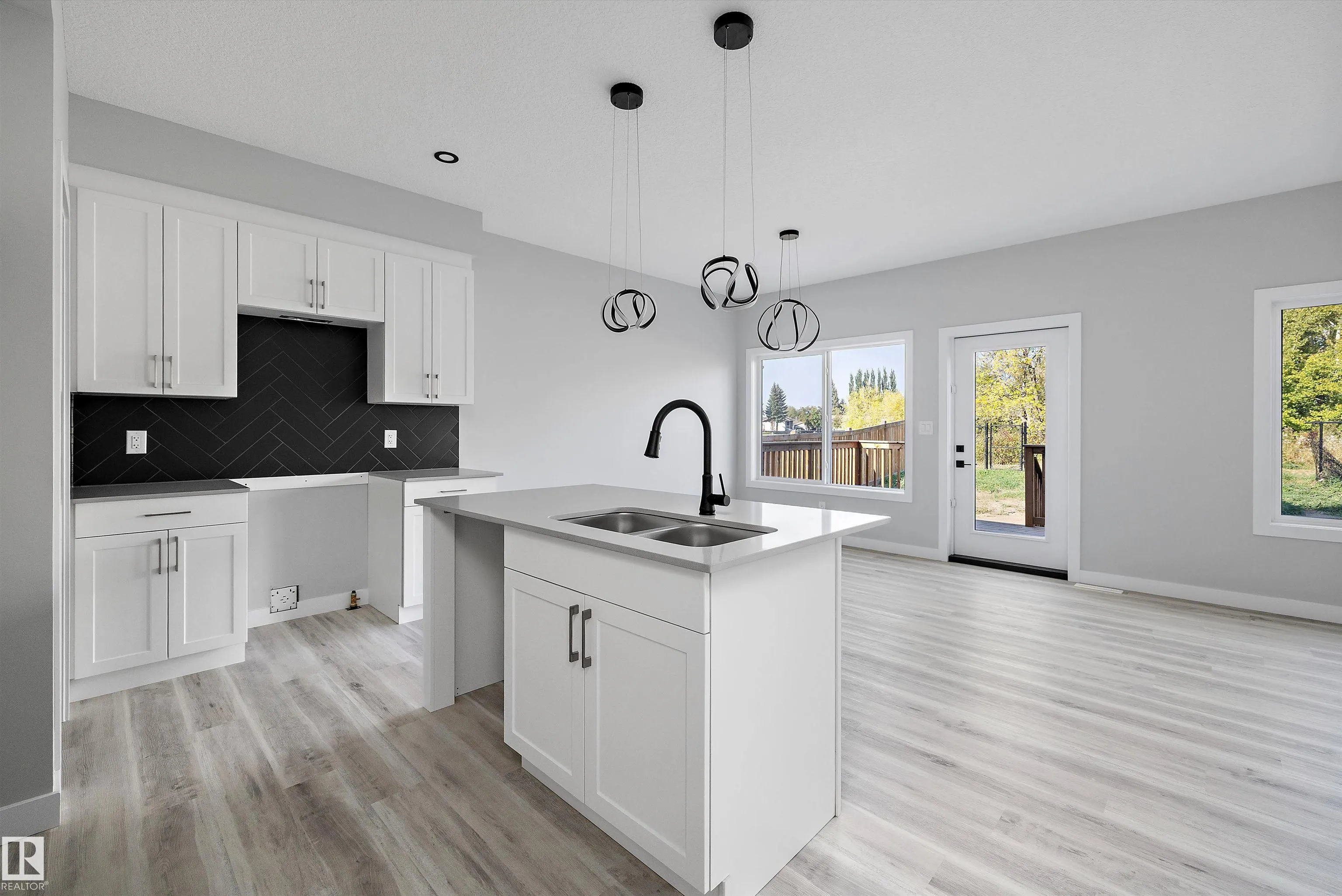 36 MAPLE Crescent