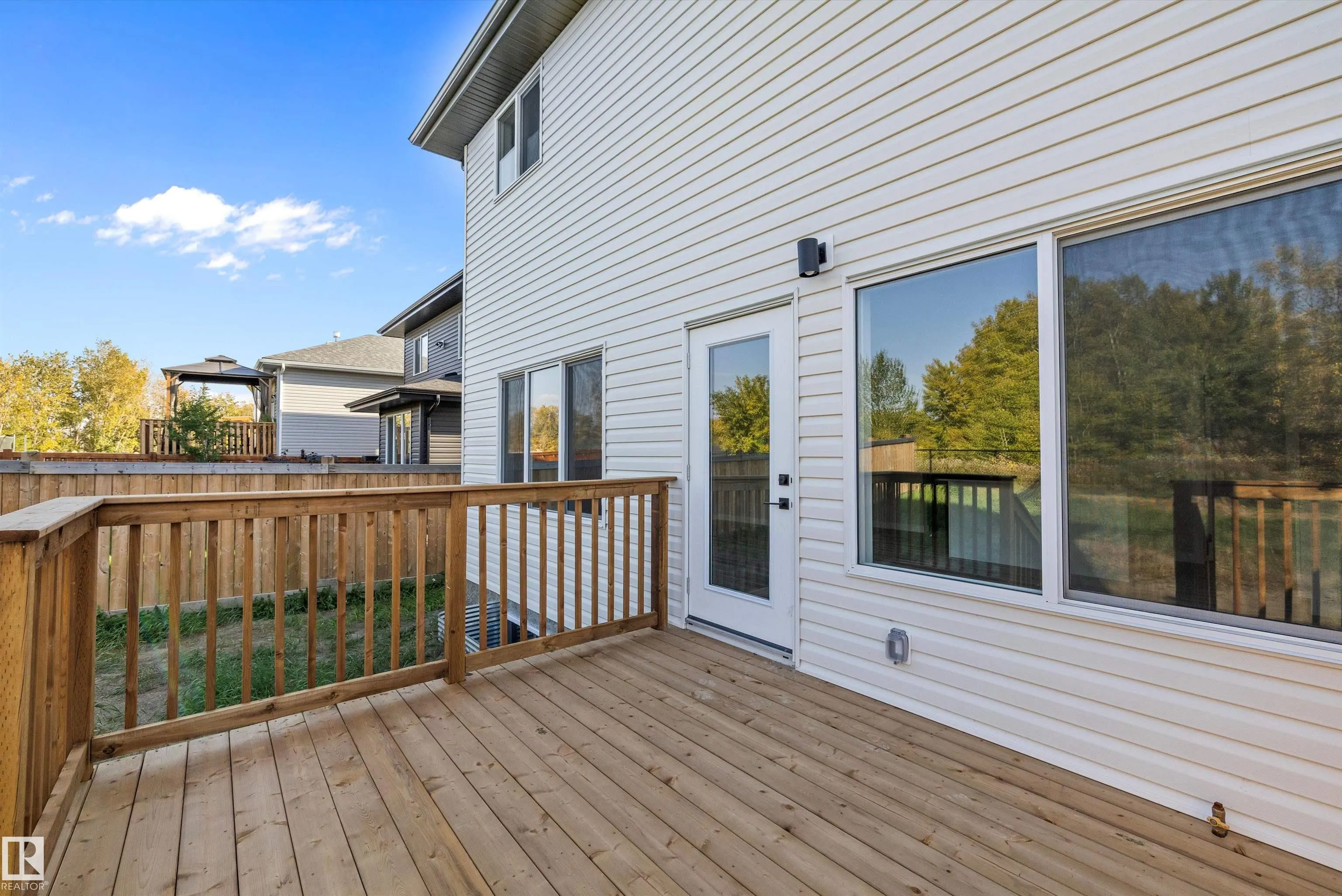 36 MAPLE Crescent