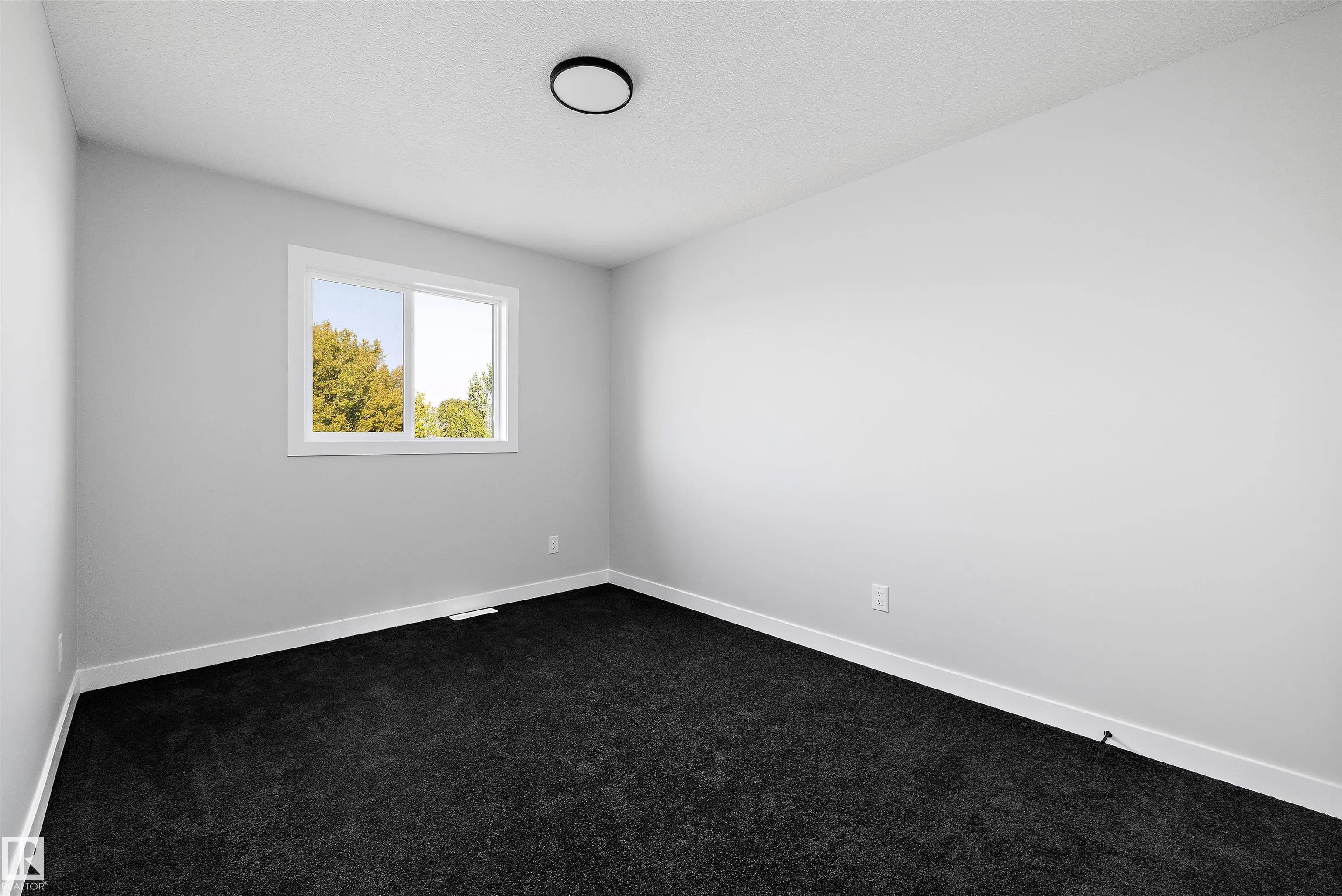 36 MAPLE Crescent