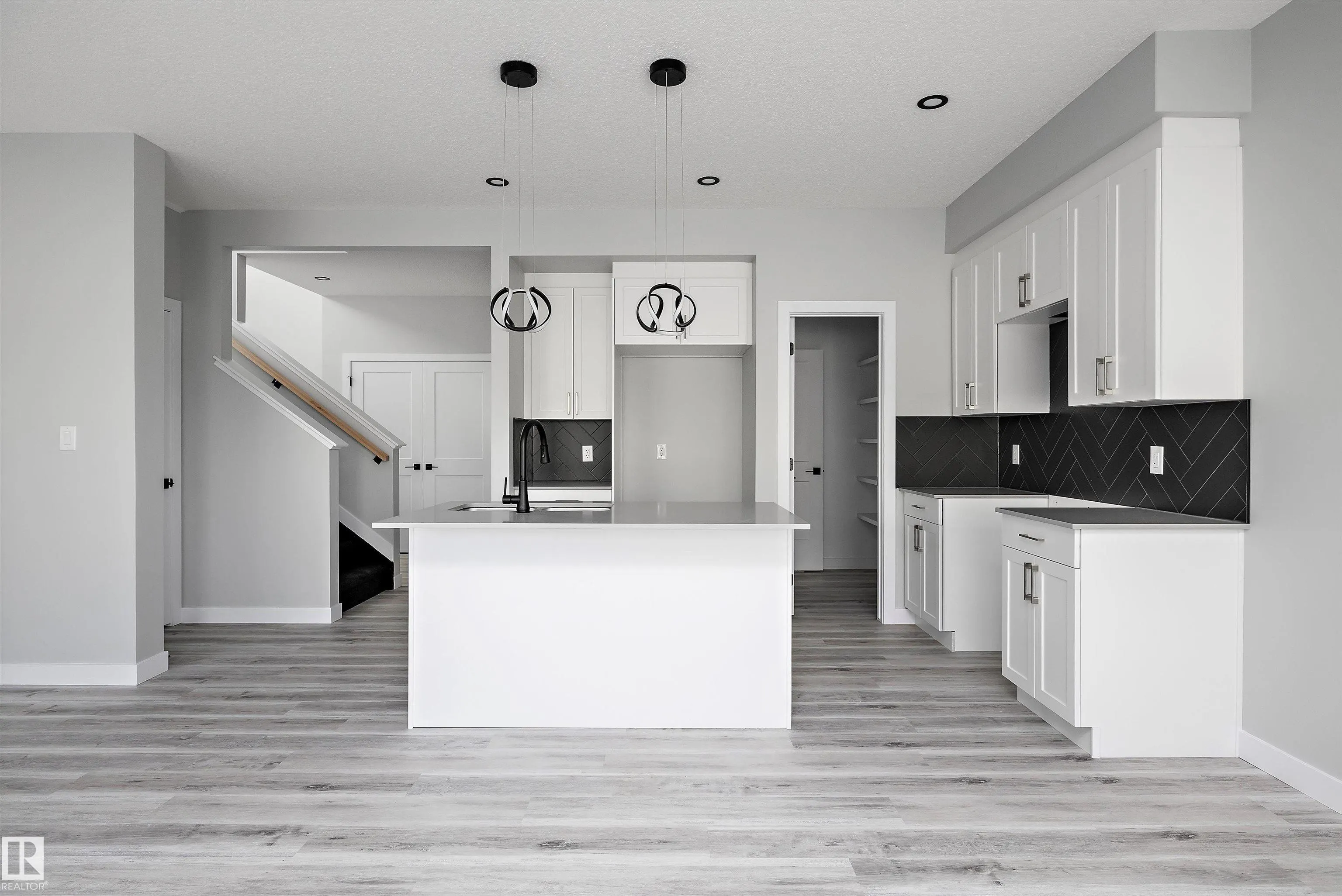 36 MAPLE Crescent