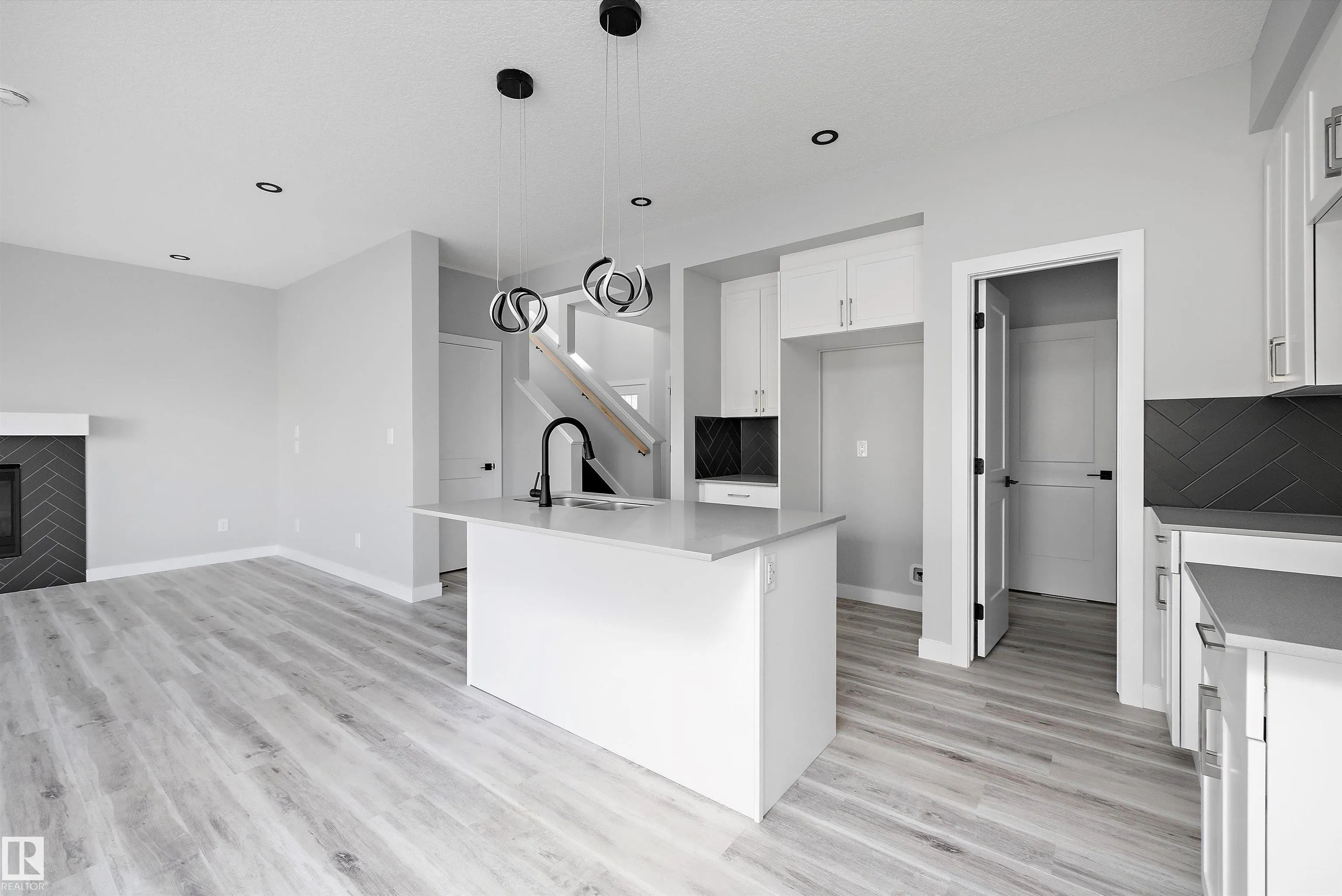 36 MAPLE Crescent