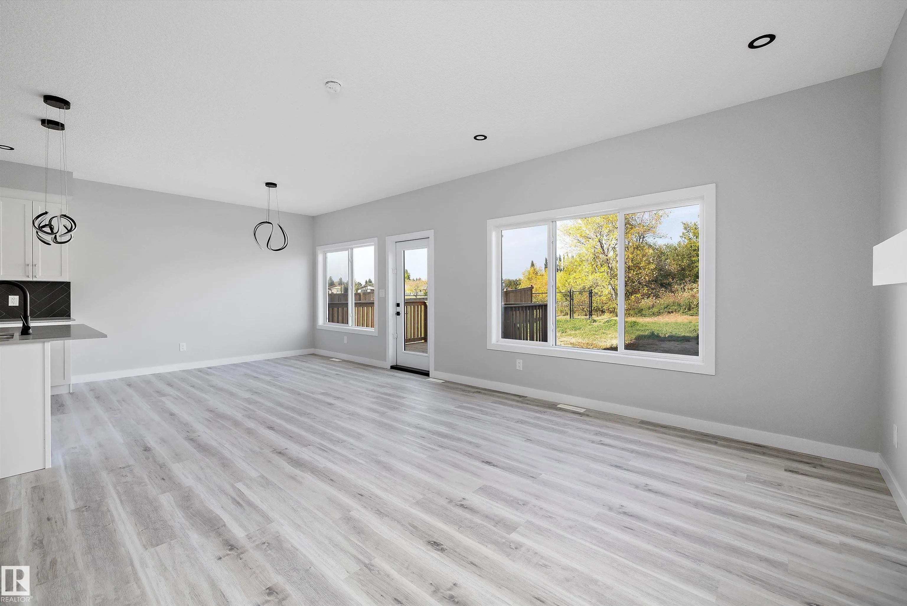 36 MAPLE Crescent
