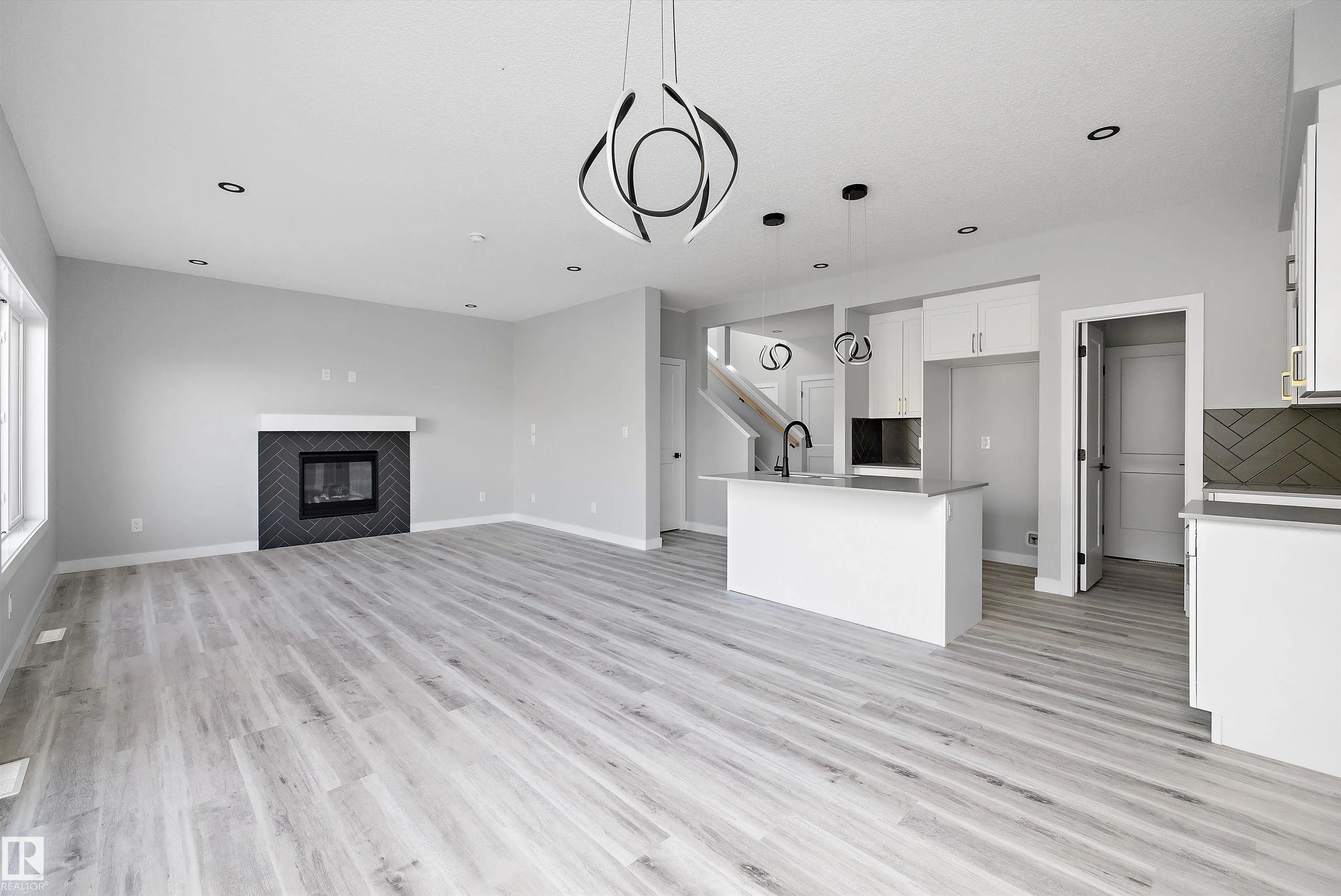 36 MAPLE Crescent