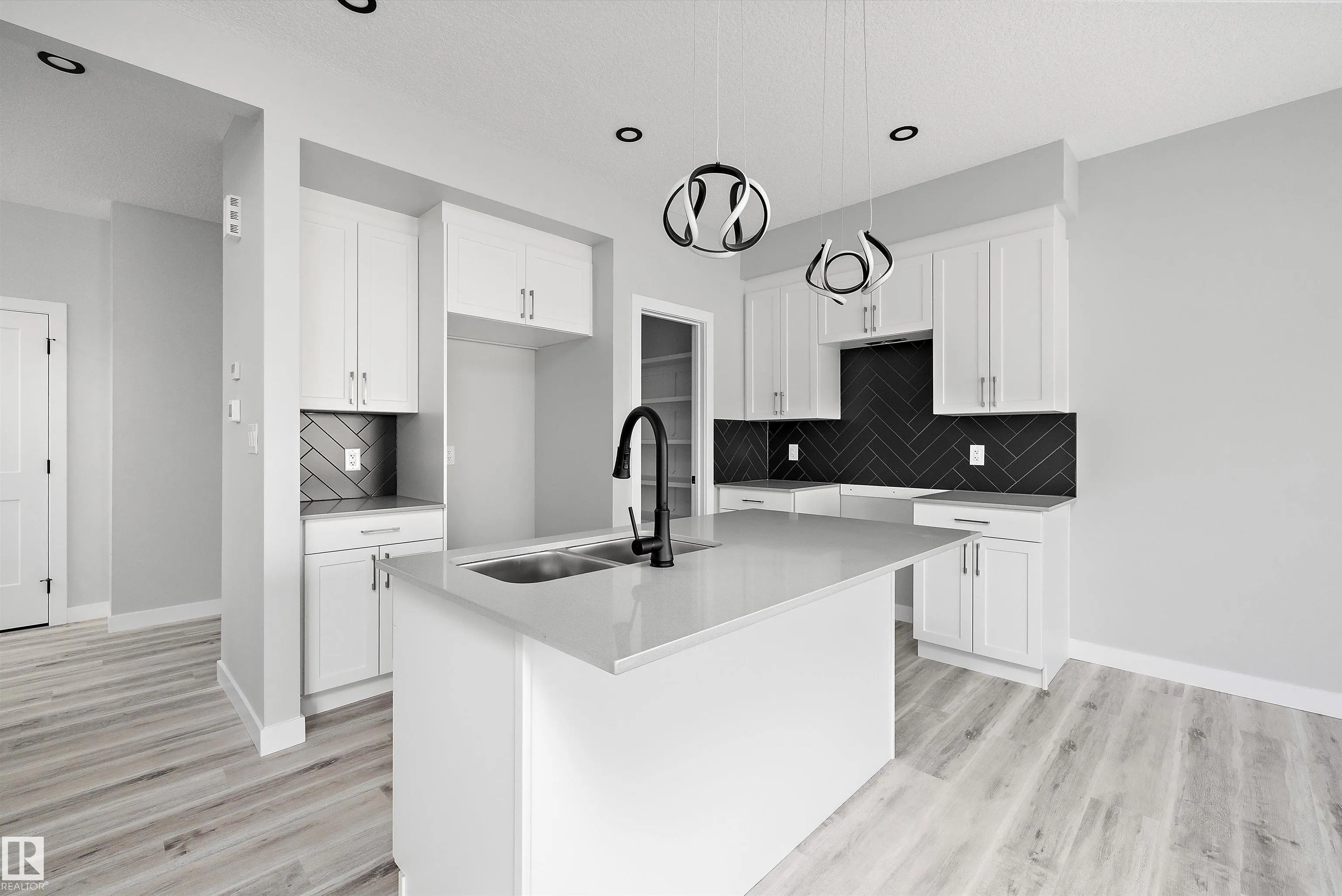 36 MAPLE Crescent