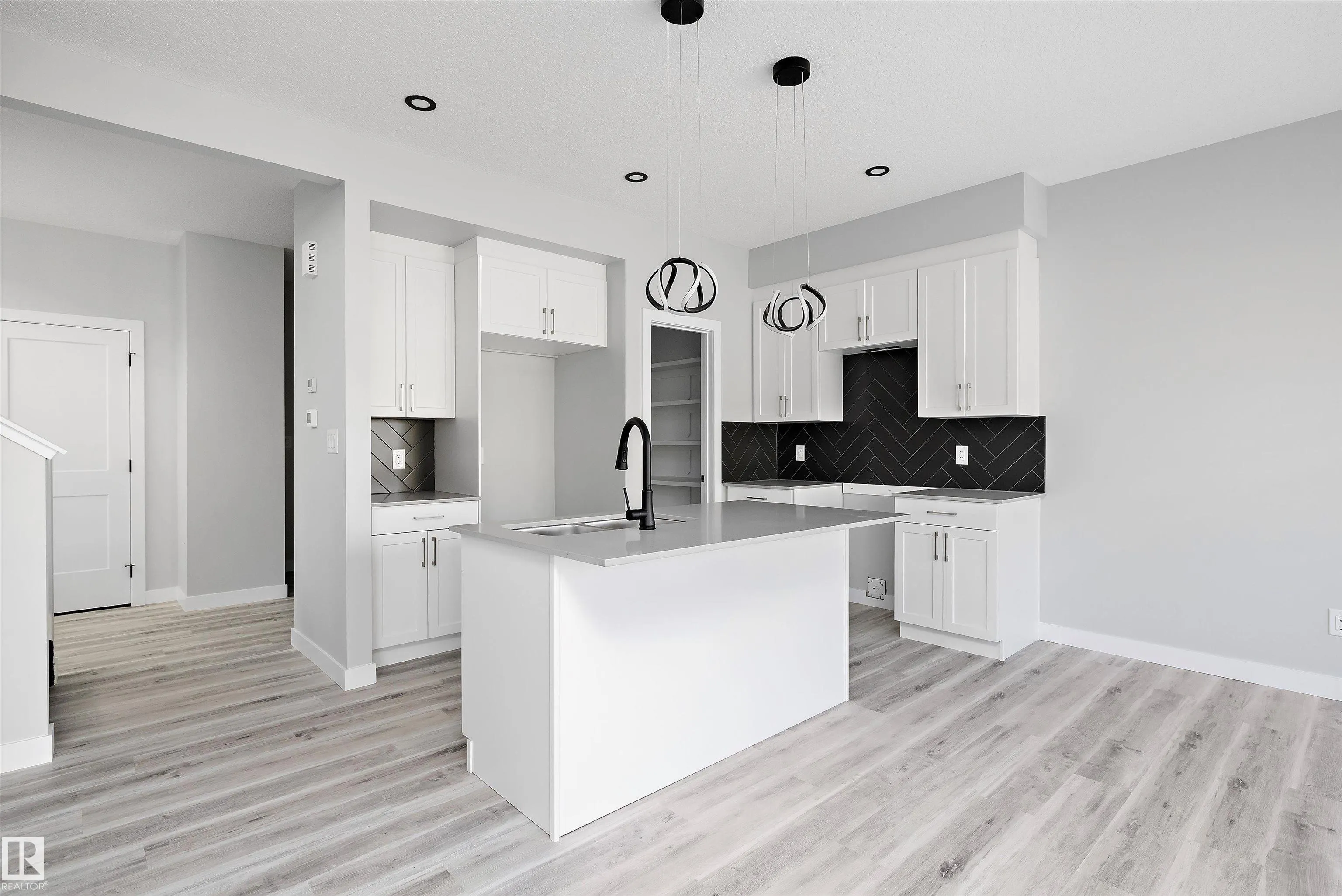 36 MAPLE Crescent
