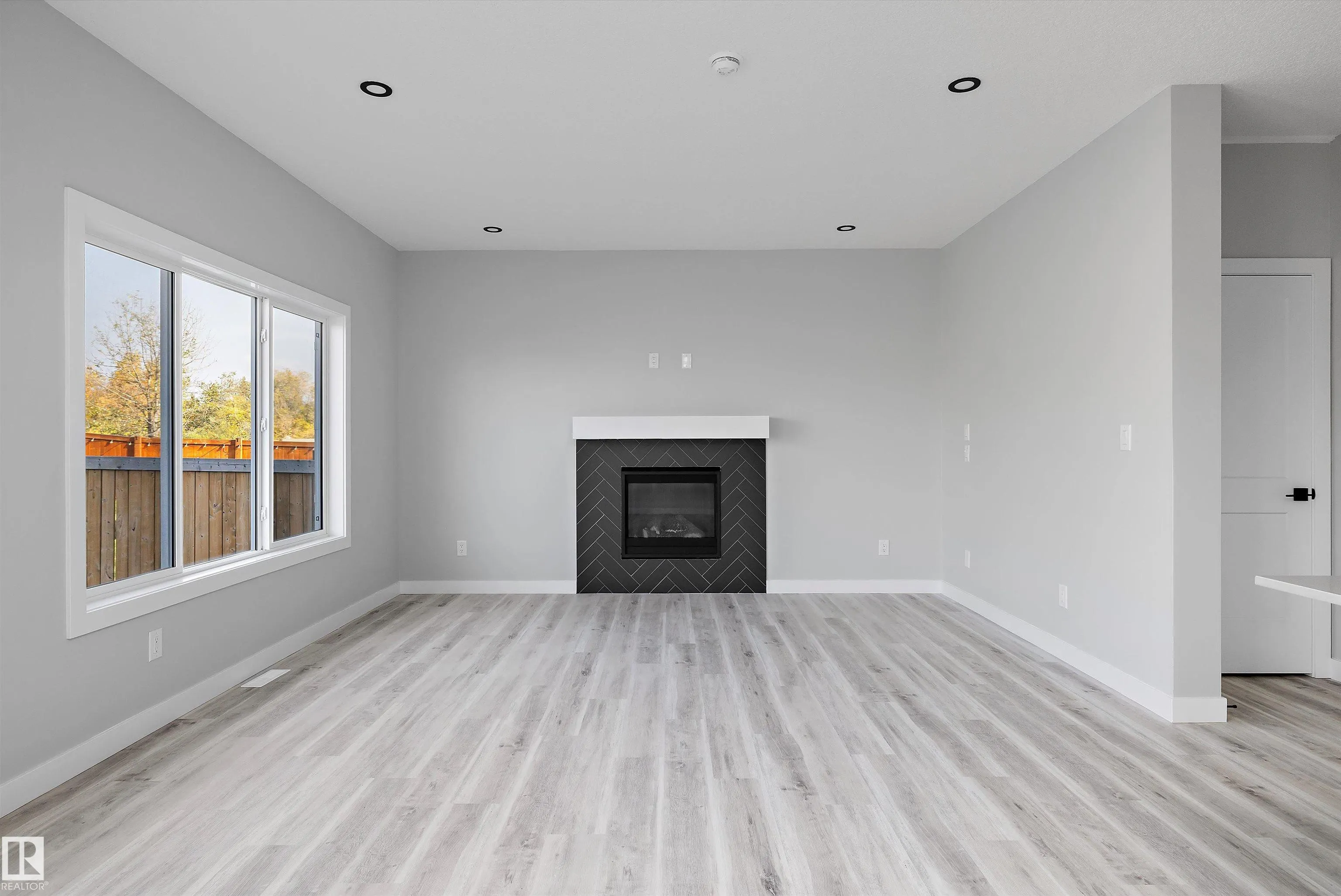 36 MAPLE Crescent