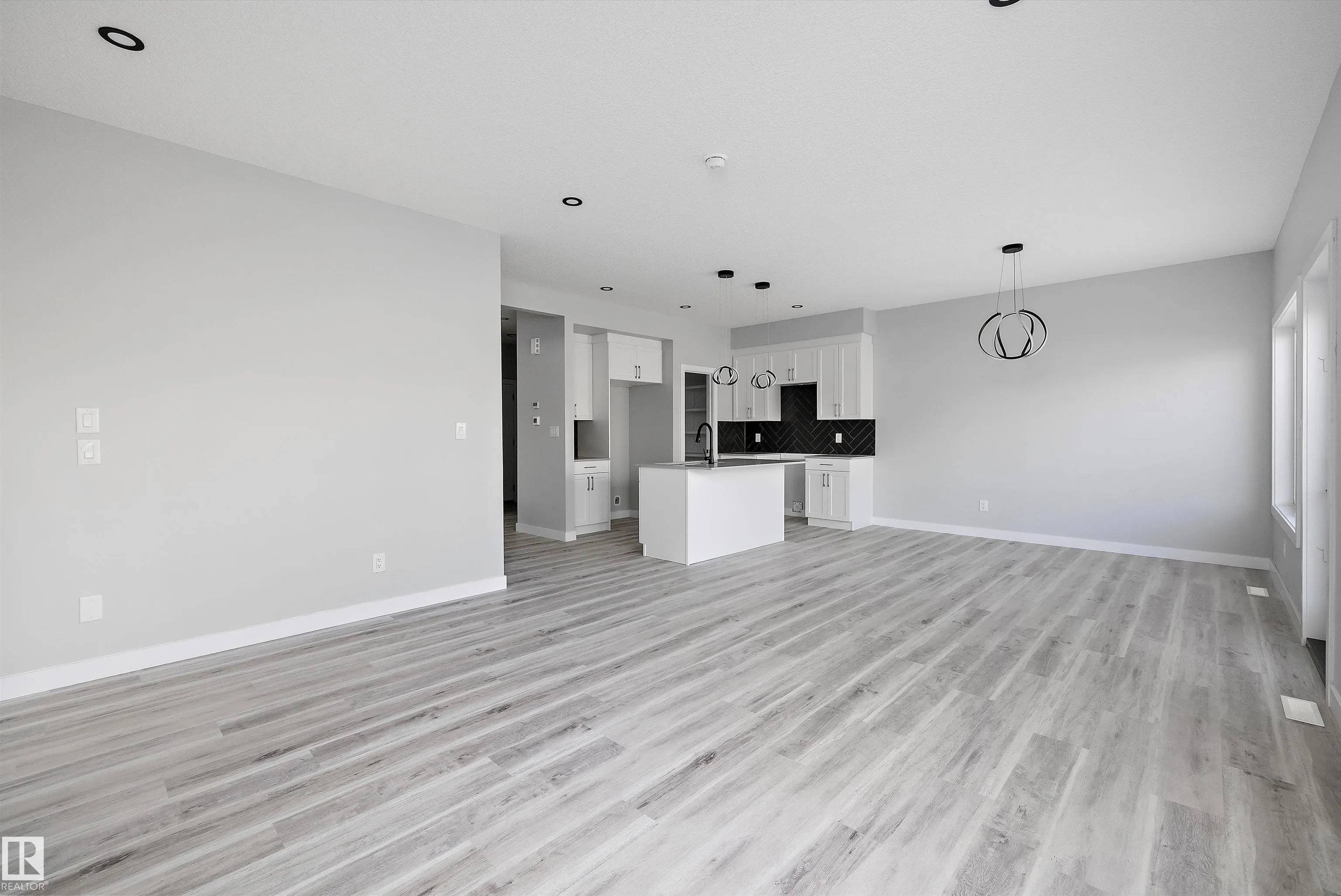 36 MAPLE Crescent