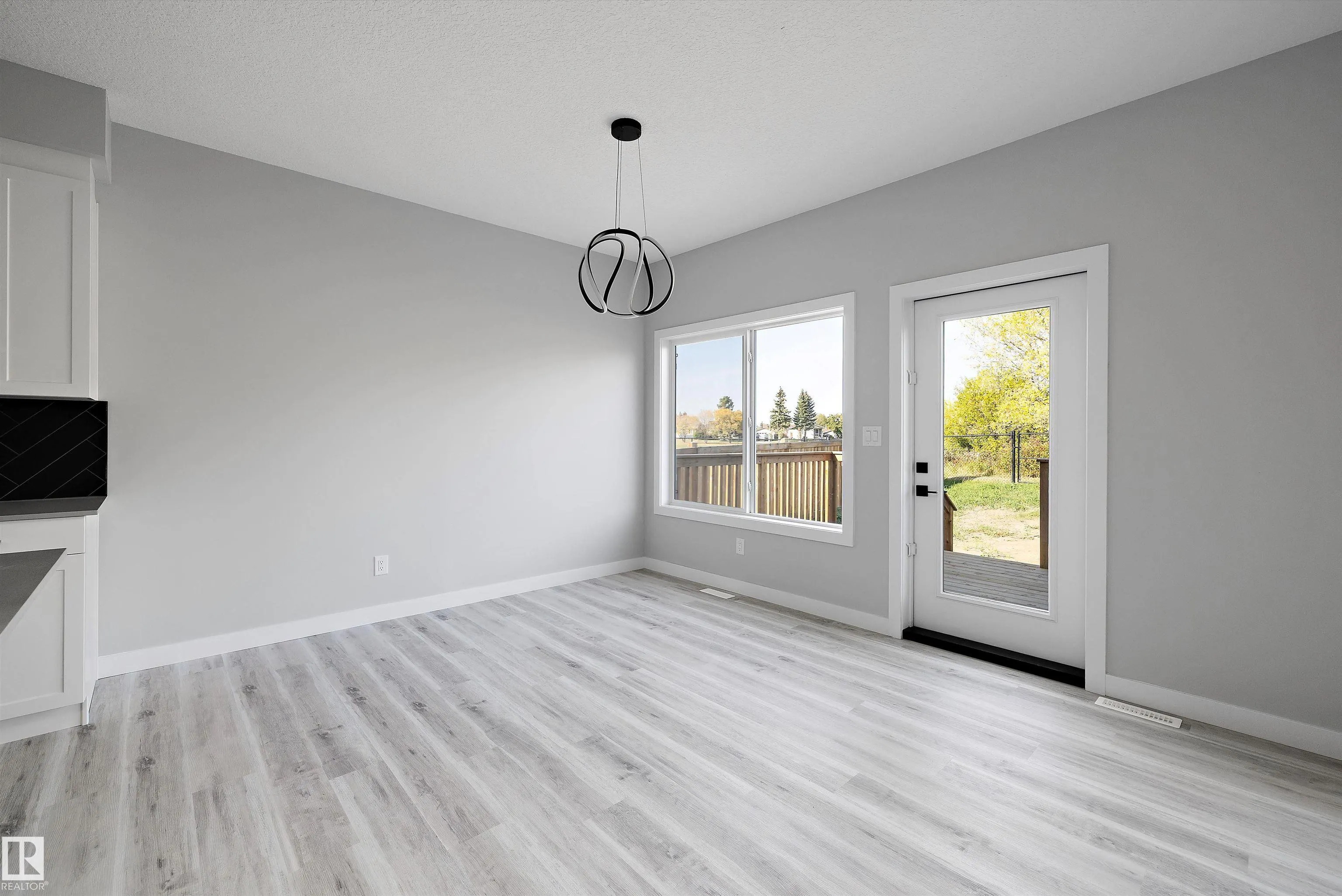 36 MAPLE Crescent