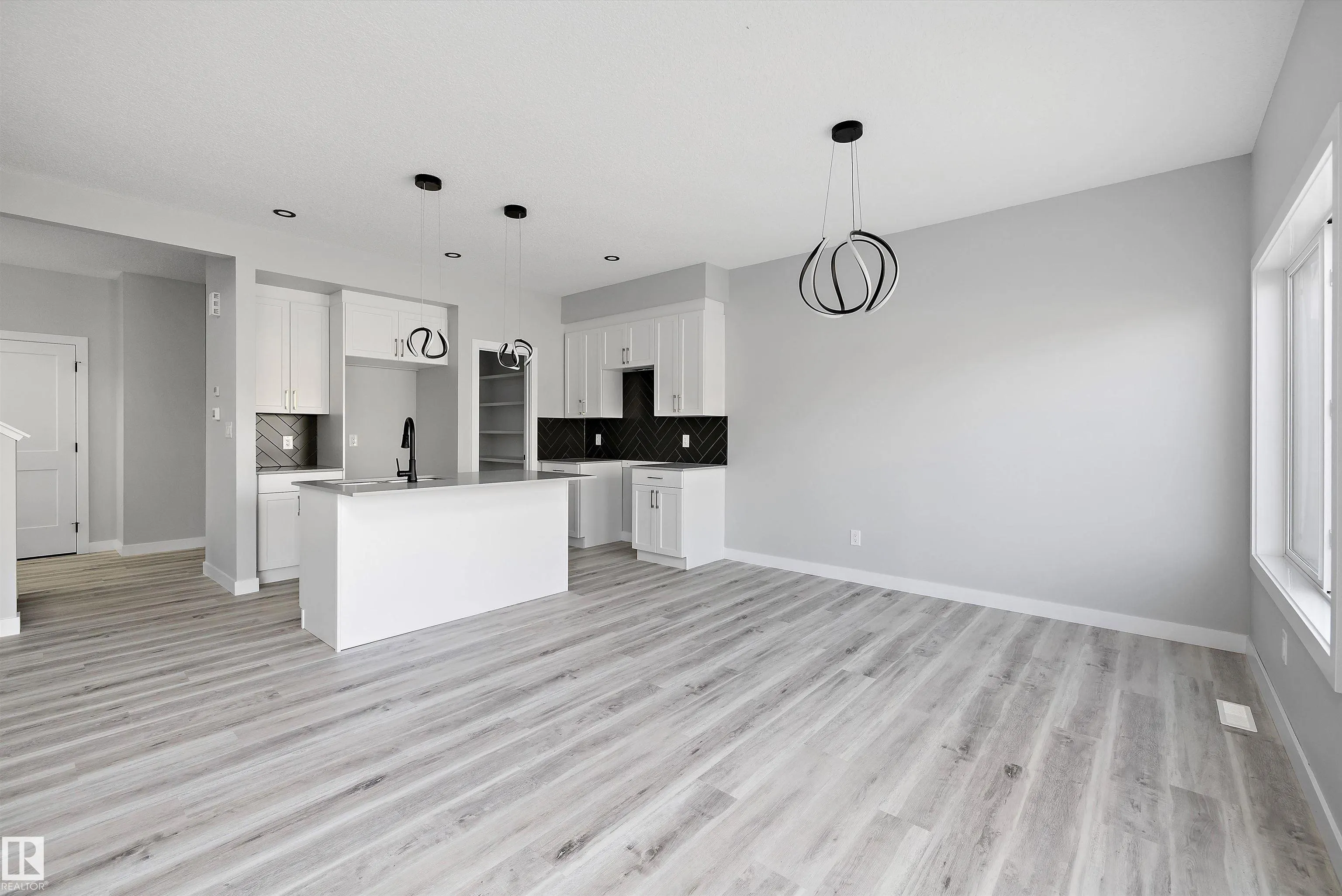 36 MAPLE Crescent