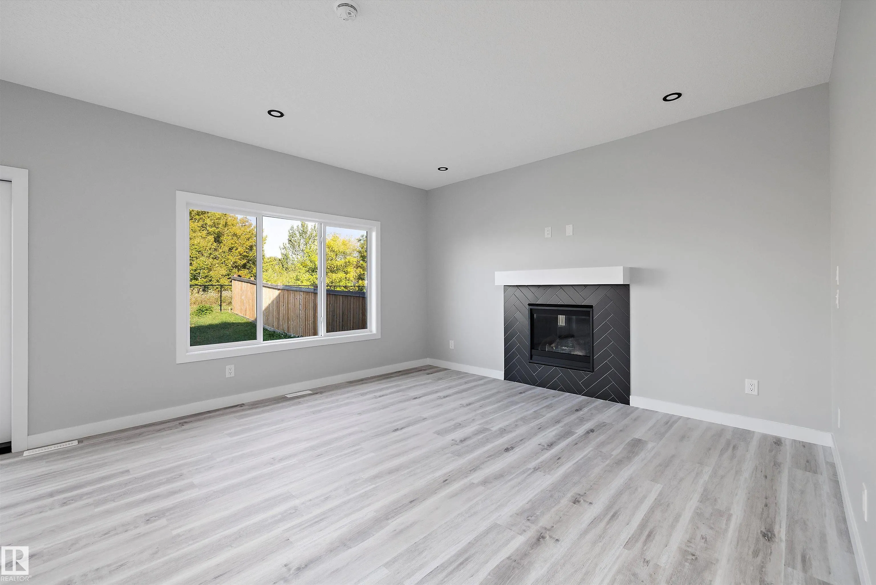 36 MAPLE Crescent