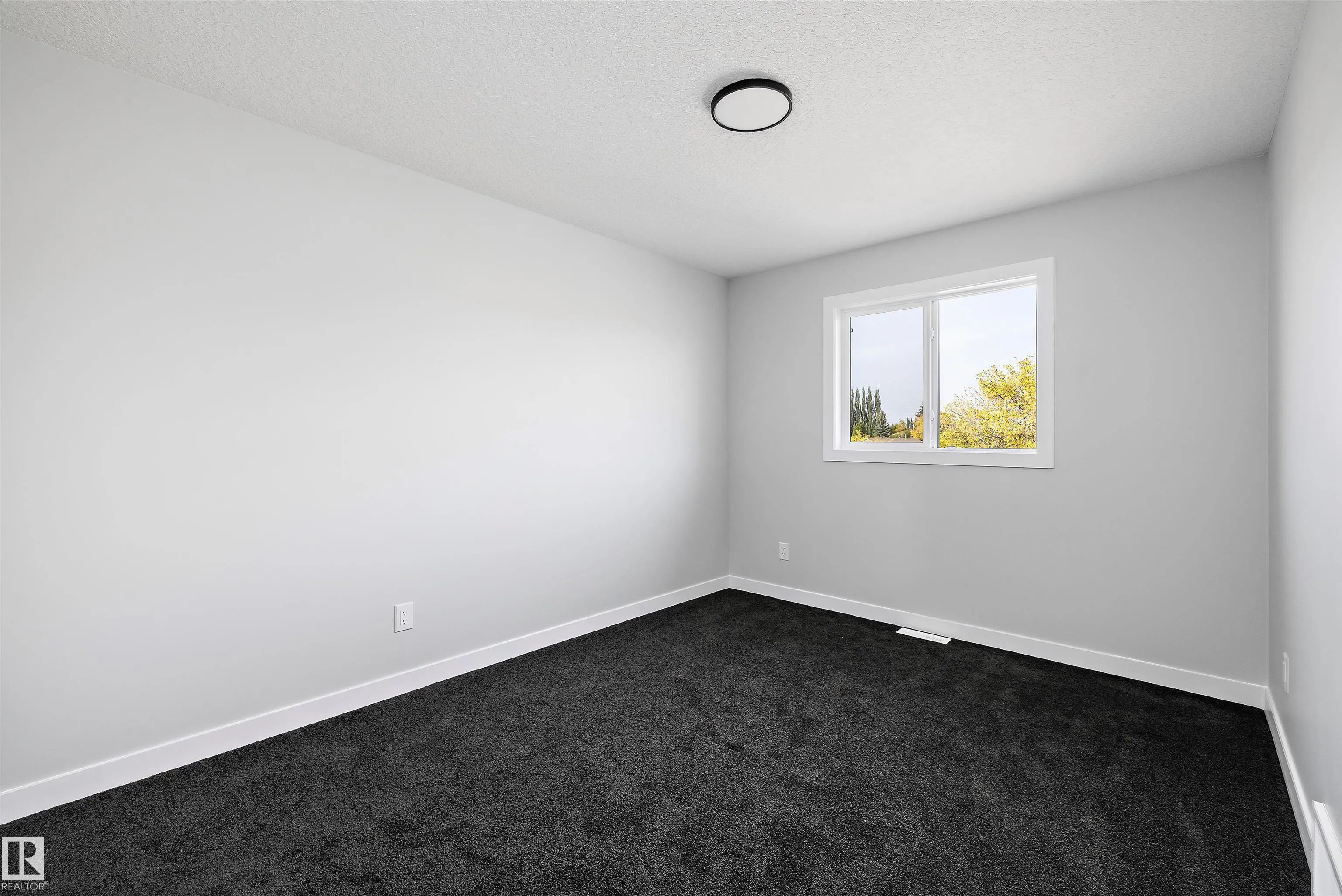 36 MAPLE Crescent