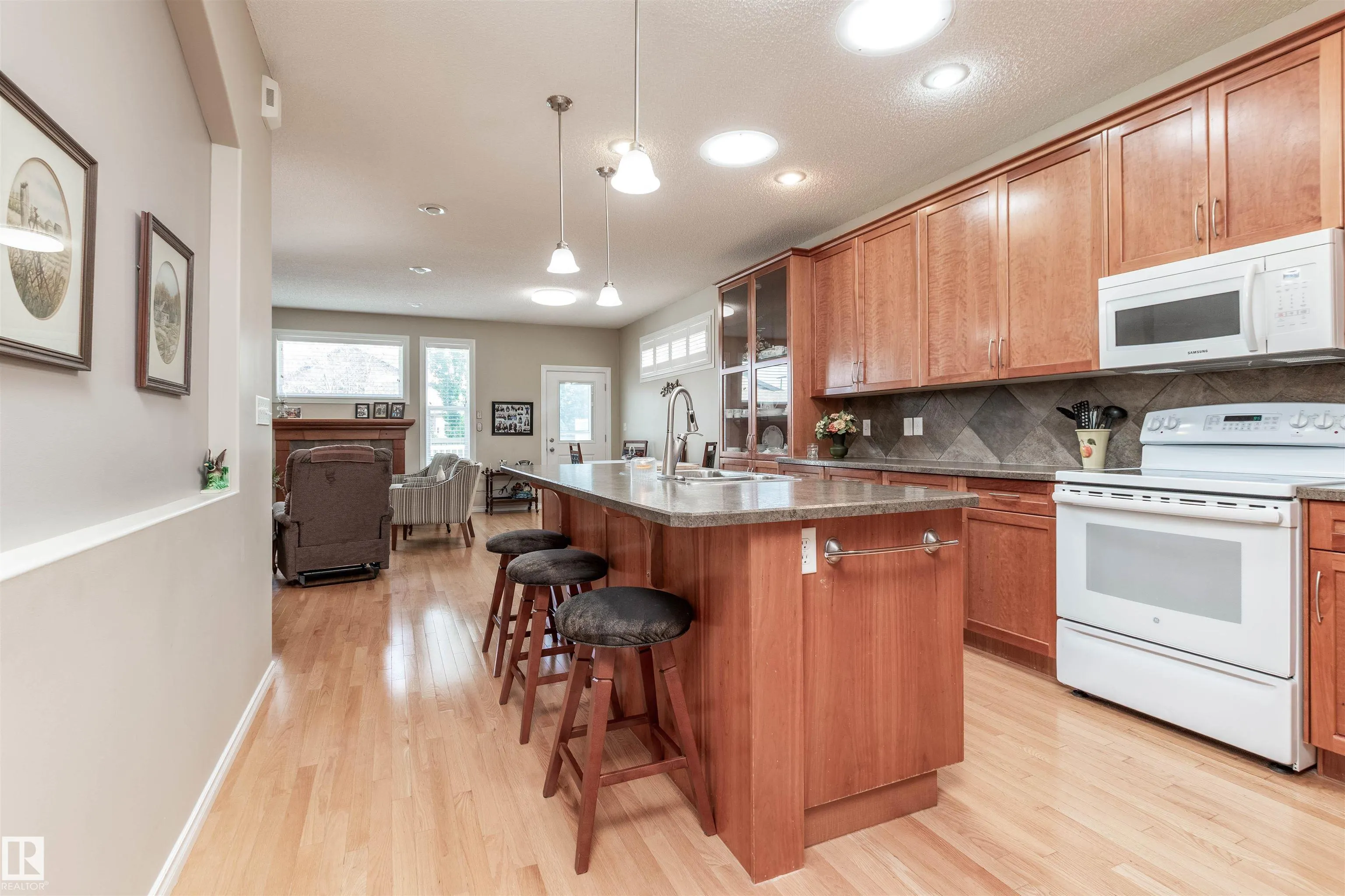 287 RIDGELAND Crescent