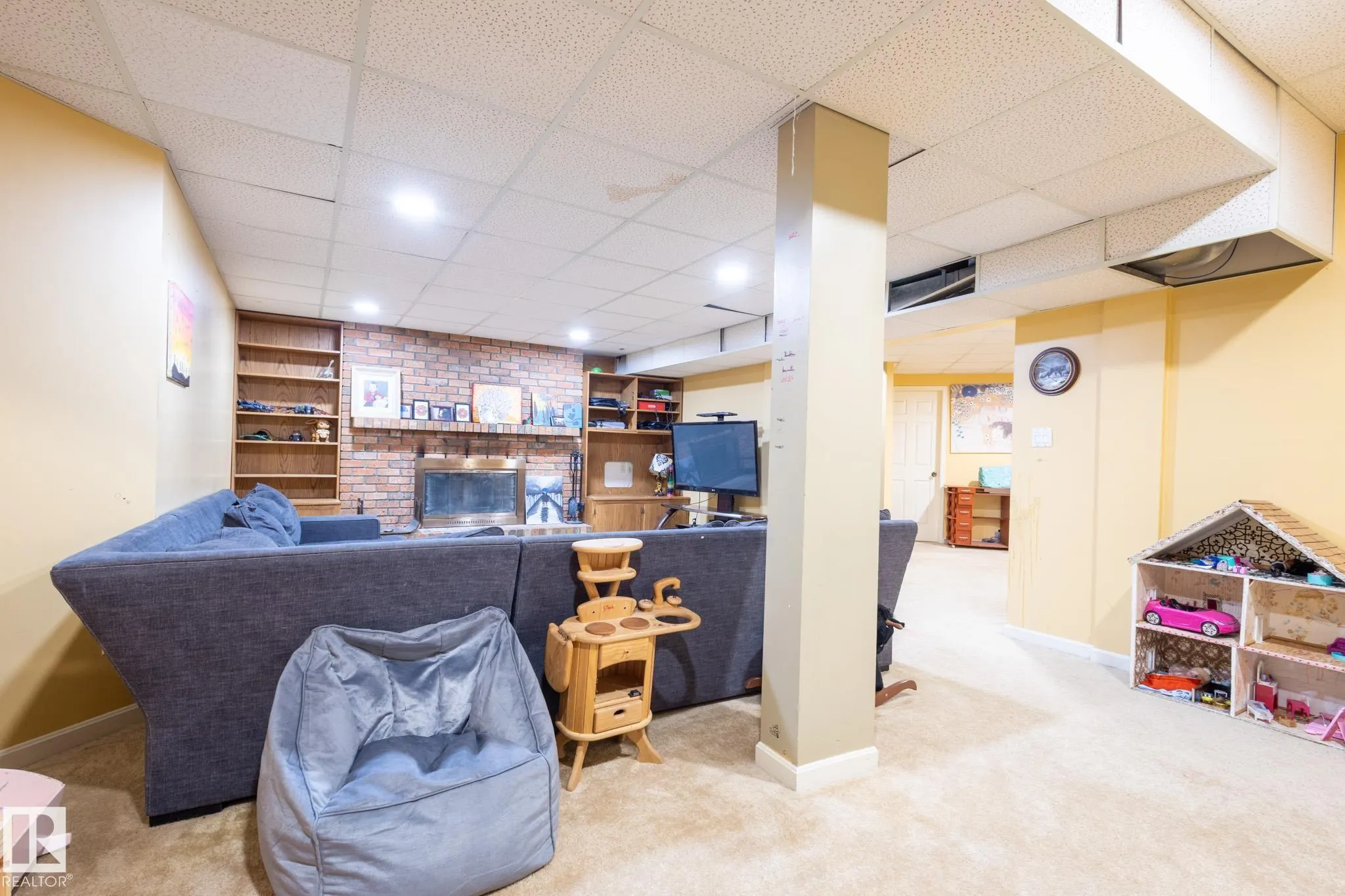 410 OLSEN Close