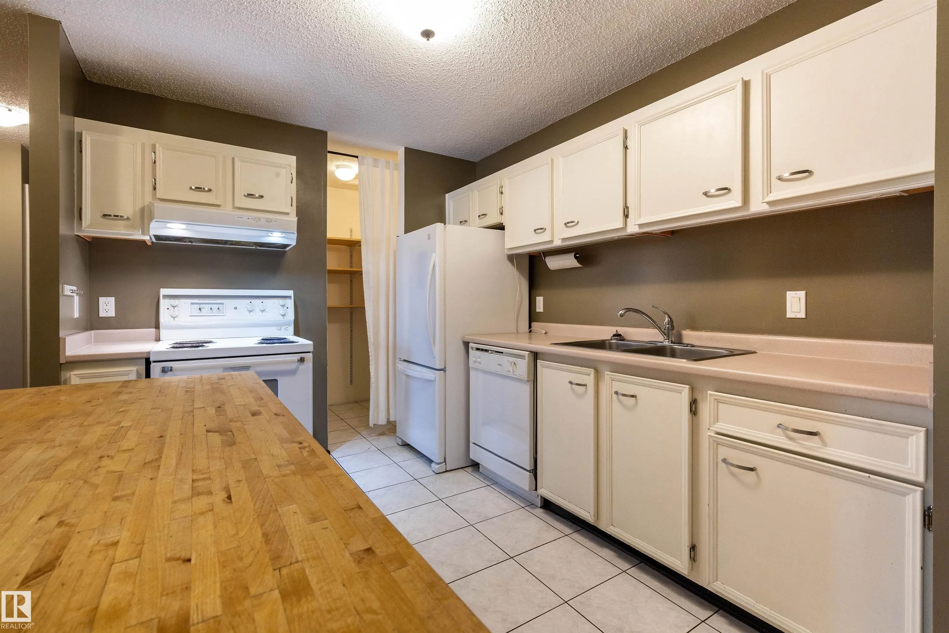 1112 SADDLEBACK Road