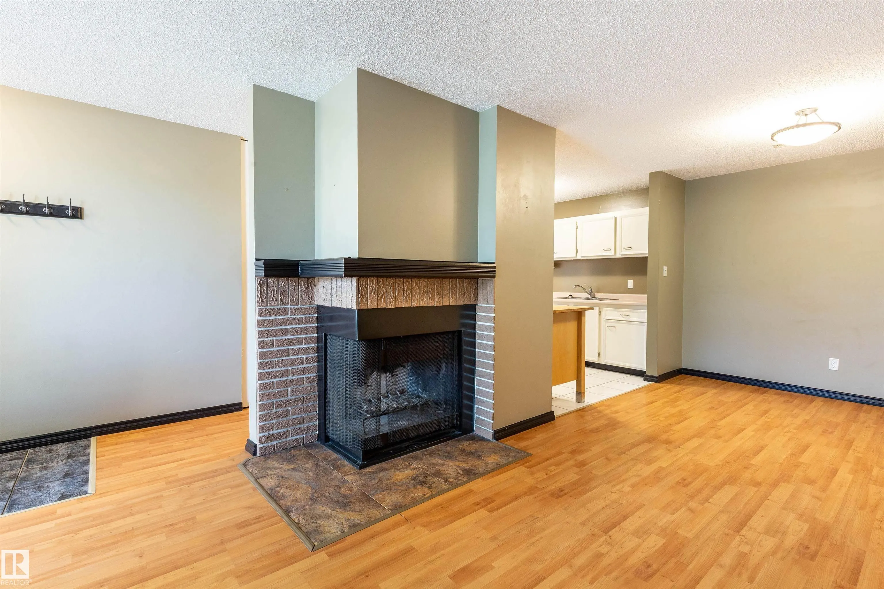 1112 SADDLEBACK Road