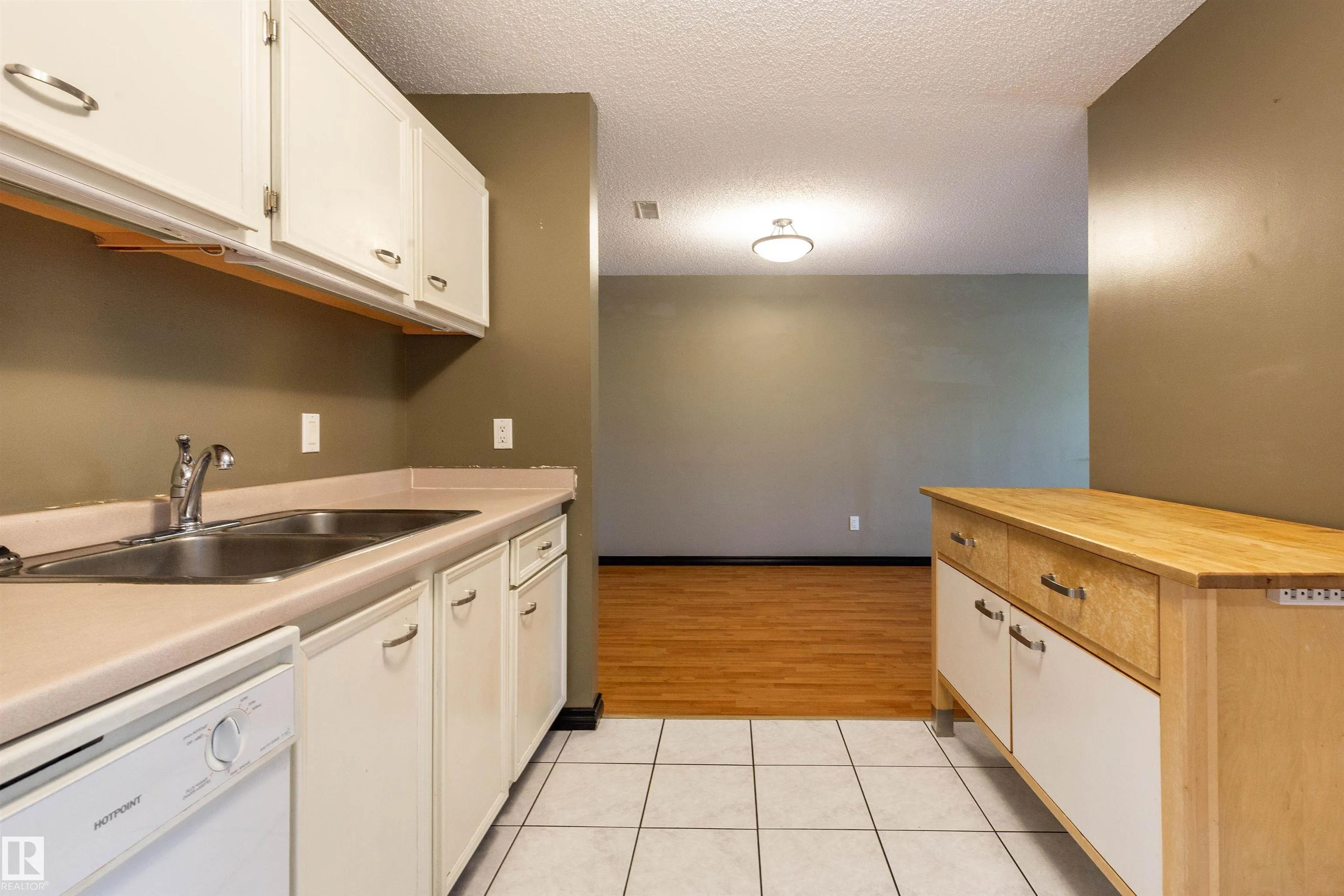 1112 SADDLEBACK Road