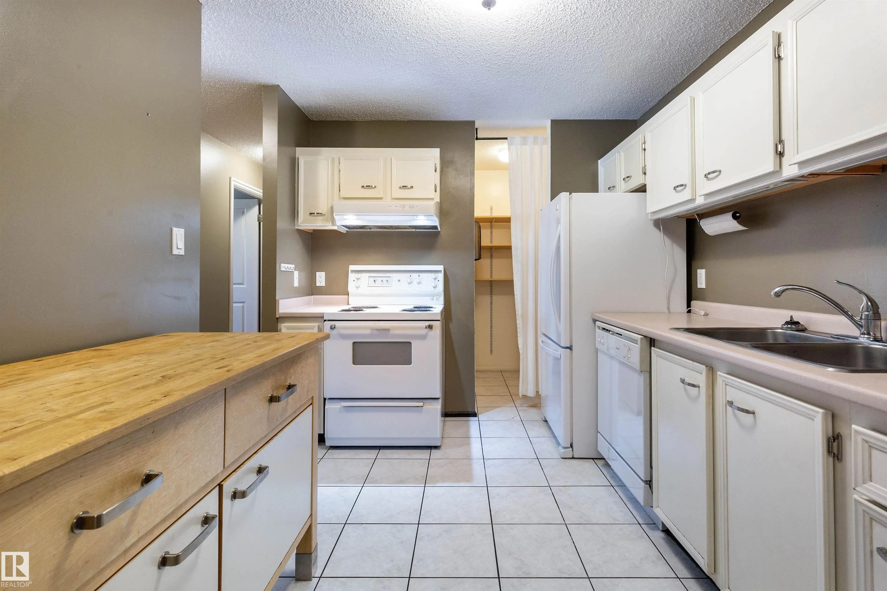 1112 SADDLEBACK Road
