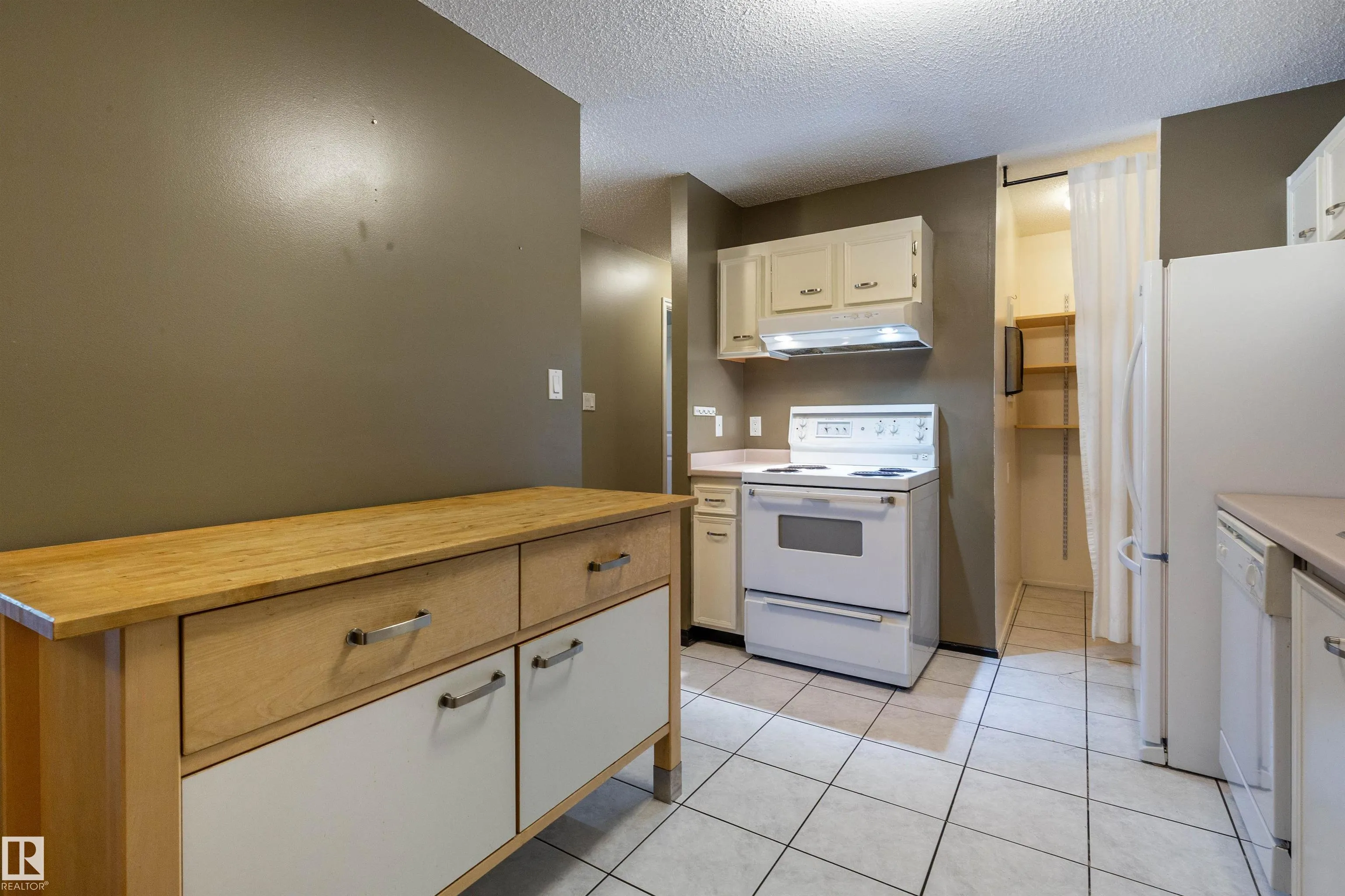 1112 SADDLEBACK Road