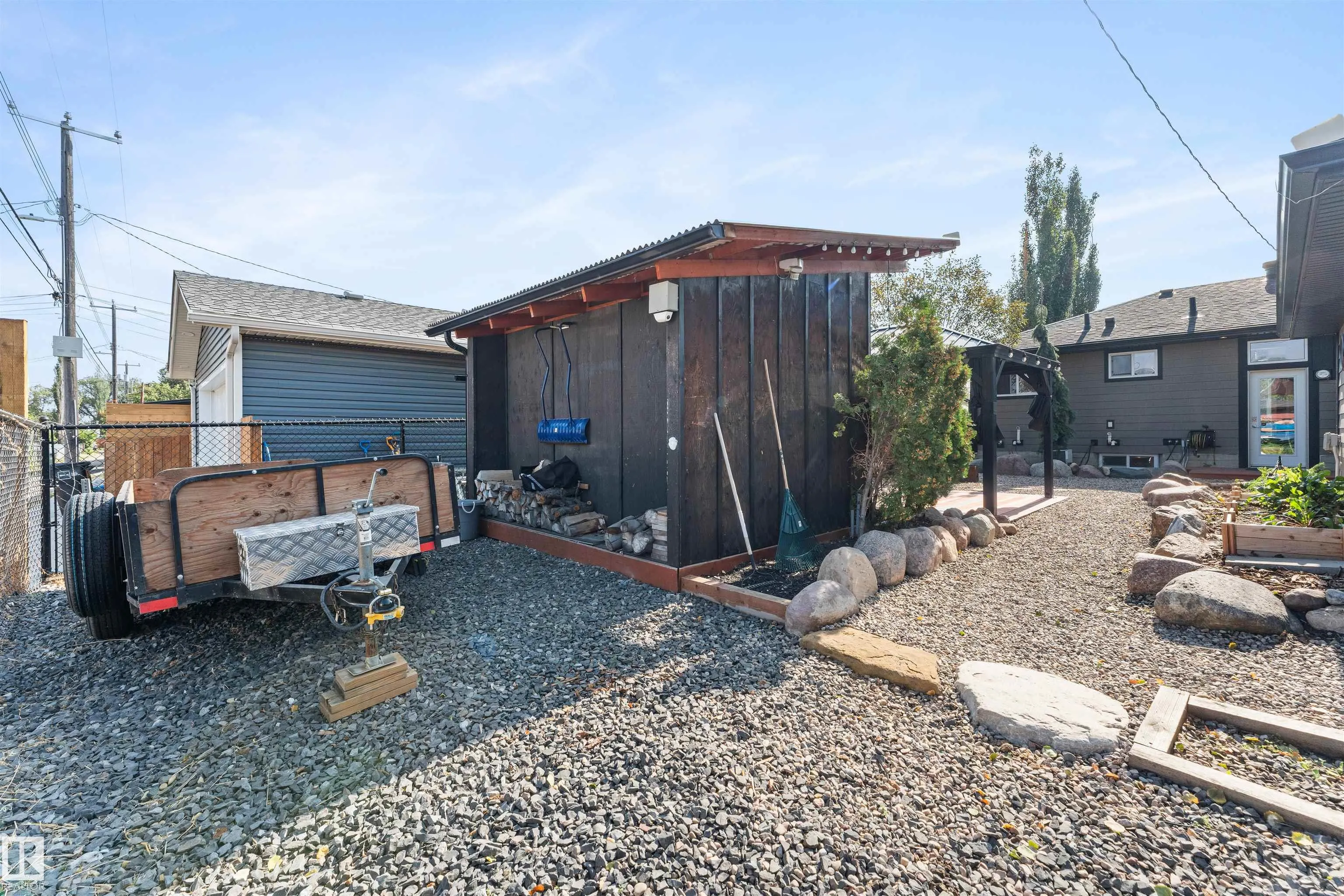 5404 105A Avenue