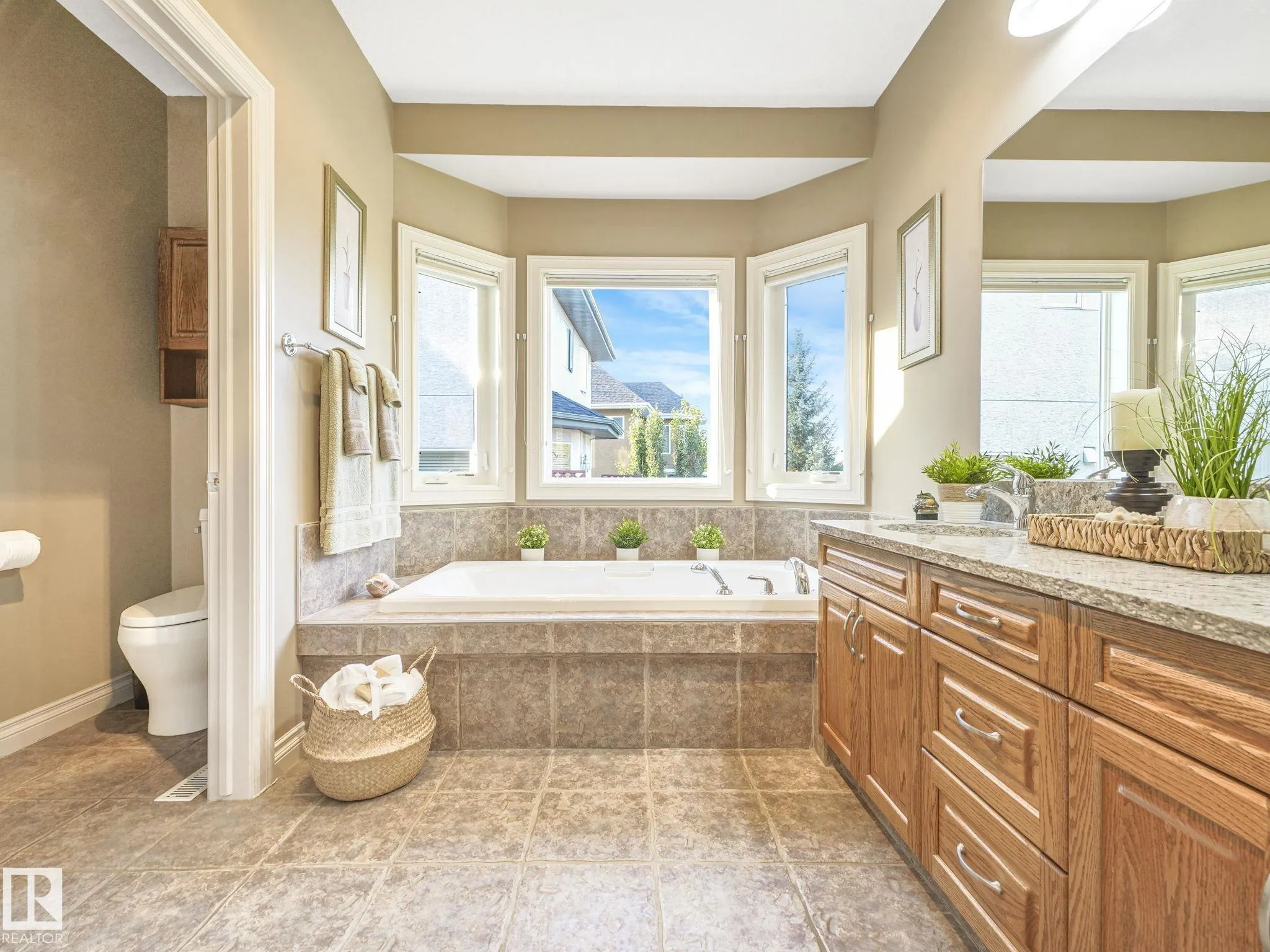 81 PROMENADE Boulevard