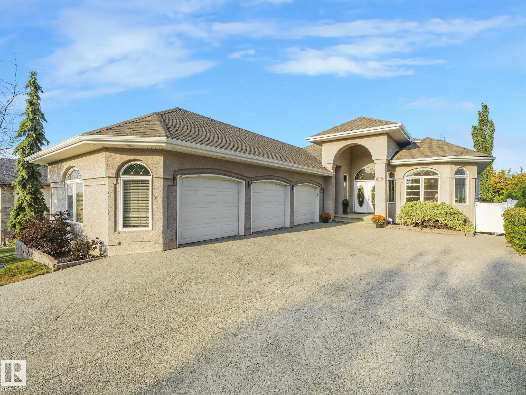 81 PROMENADE Boulevard