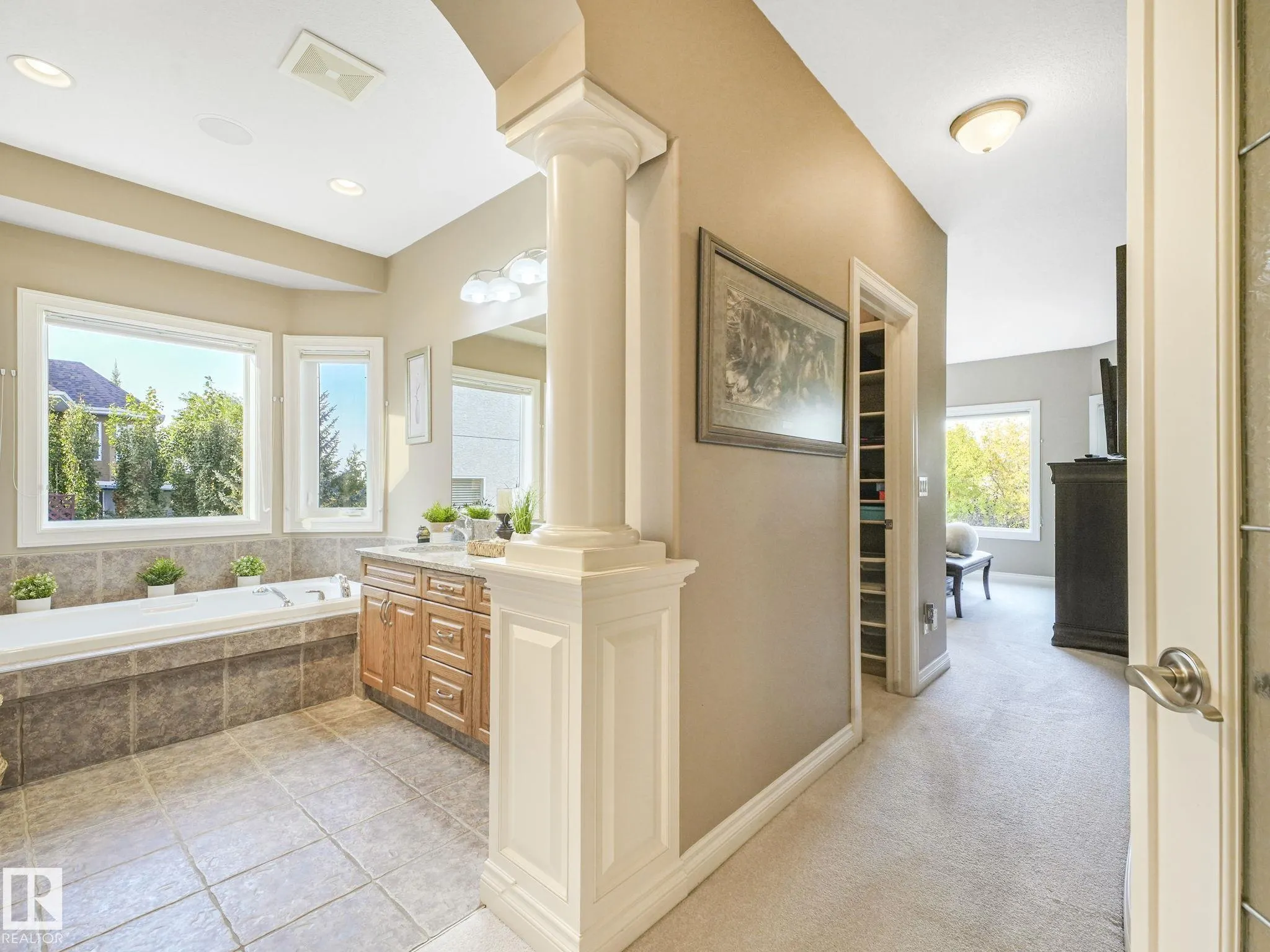 81 PROMENADE Boulevard