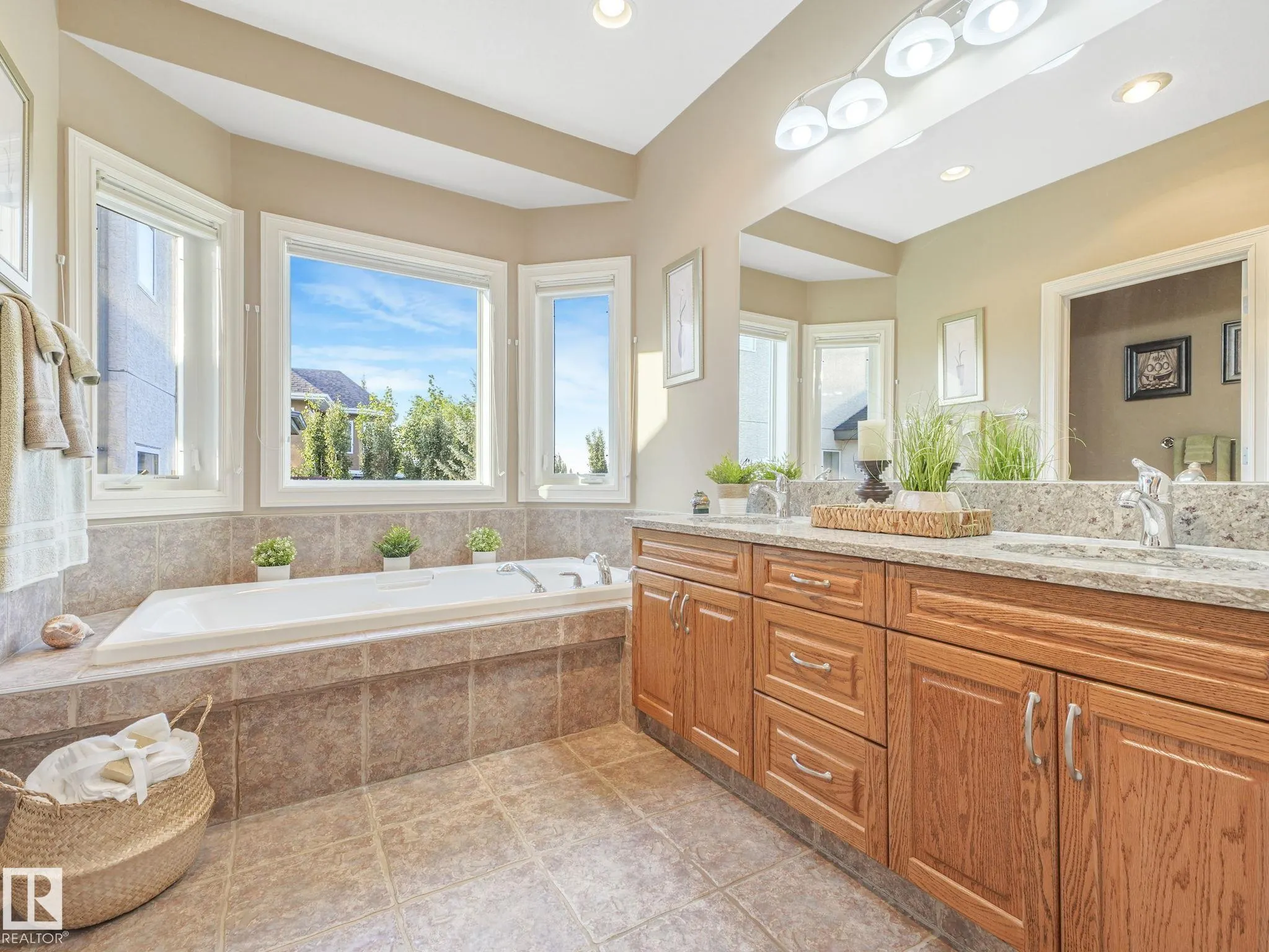 81 PROMENADE Boulevard