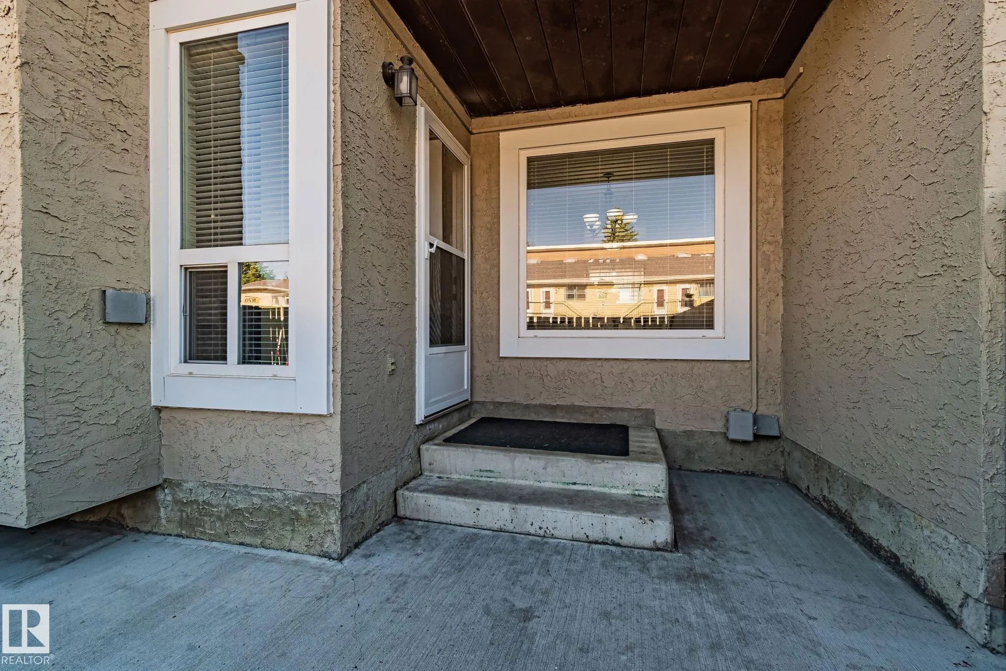 7604 29 Avenue