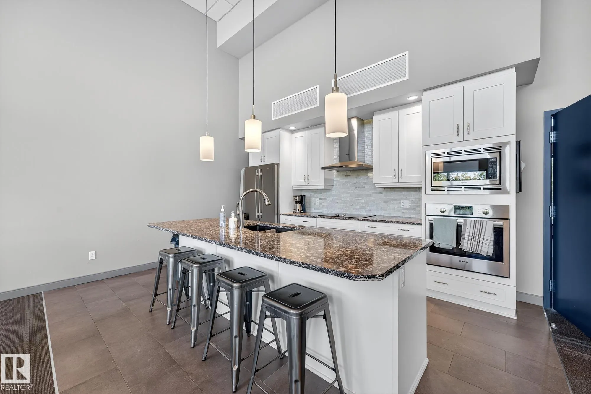 200 BELLEROSE Drive