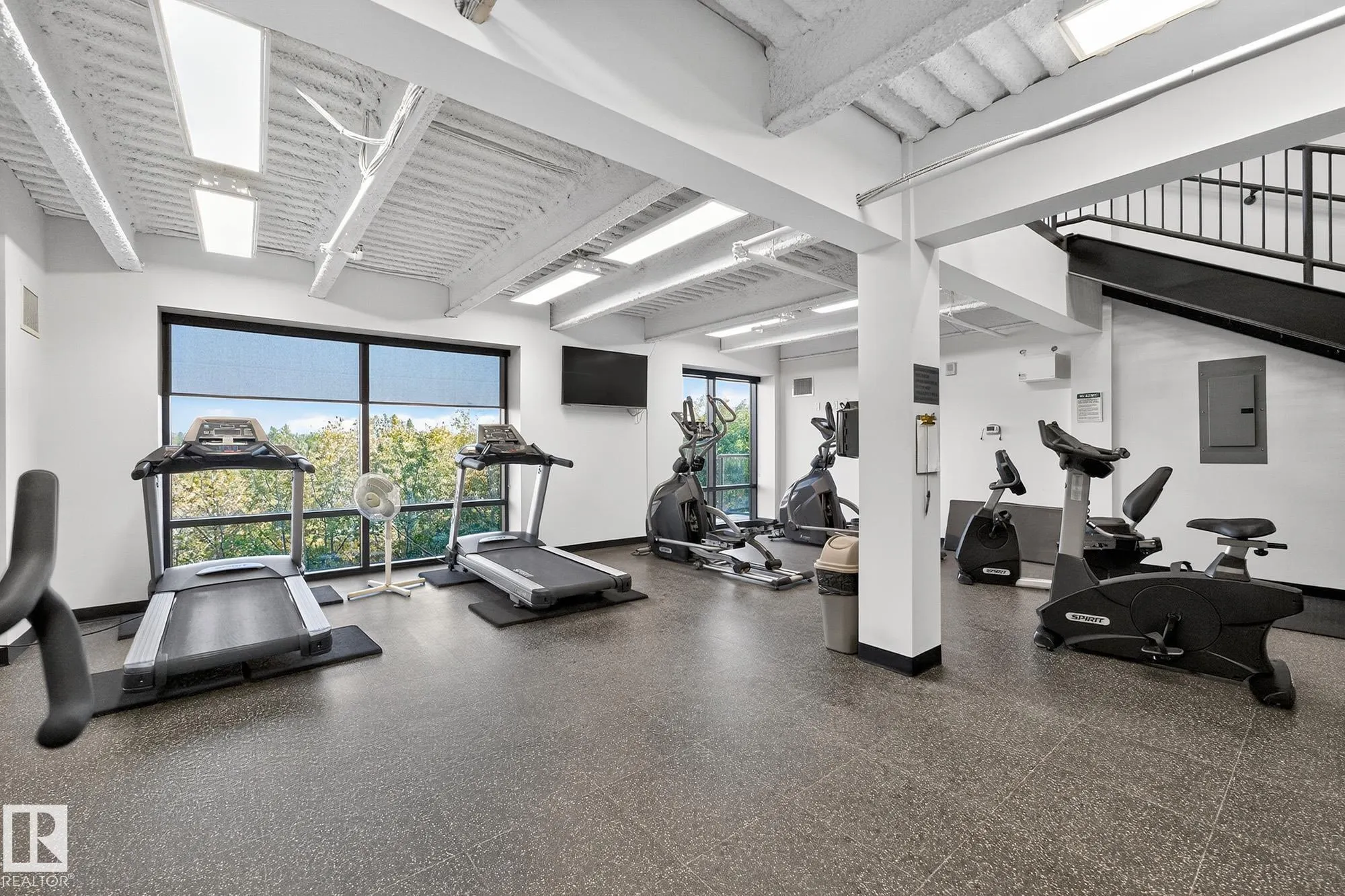 200 BELLEROSE Drive