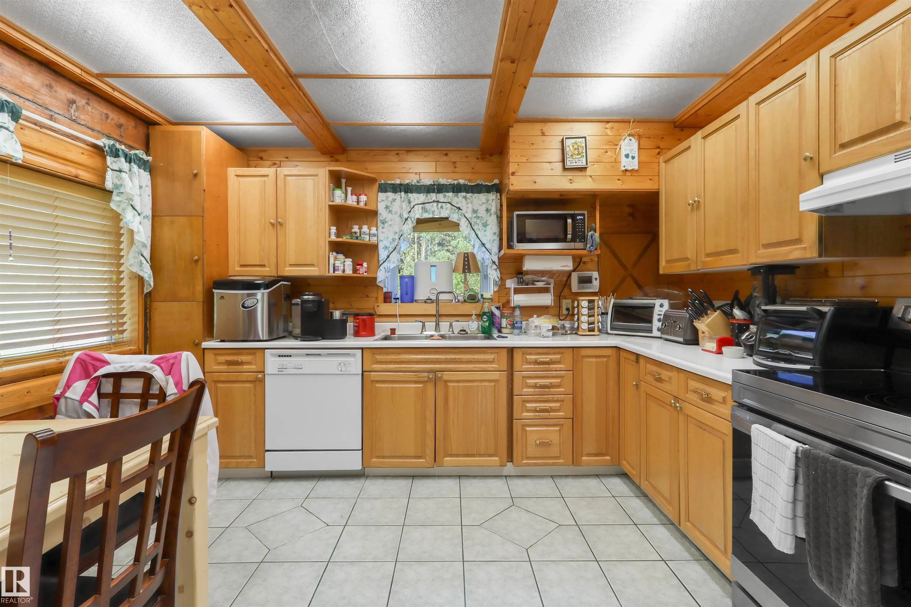 4836 A 53 AVE & 4836 B 53 Avenue