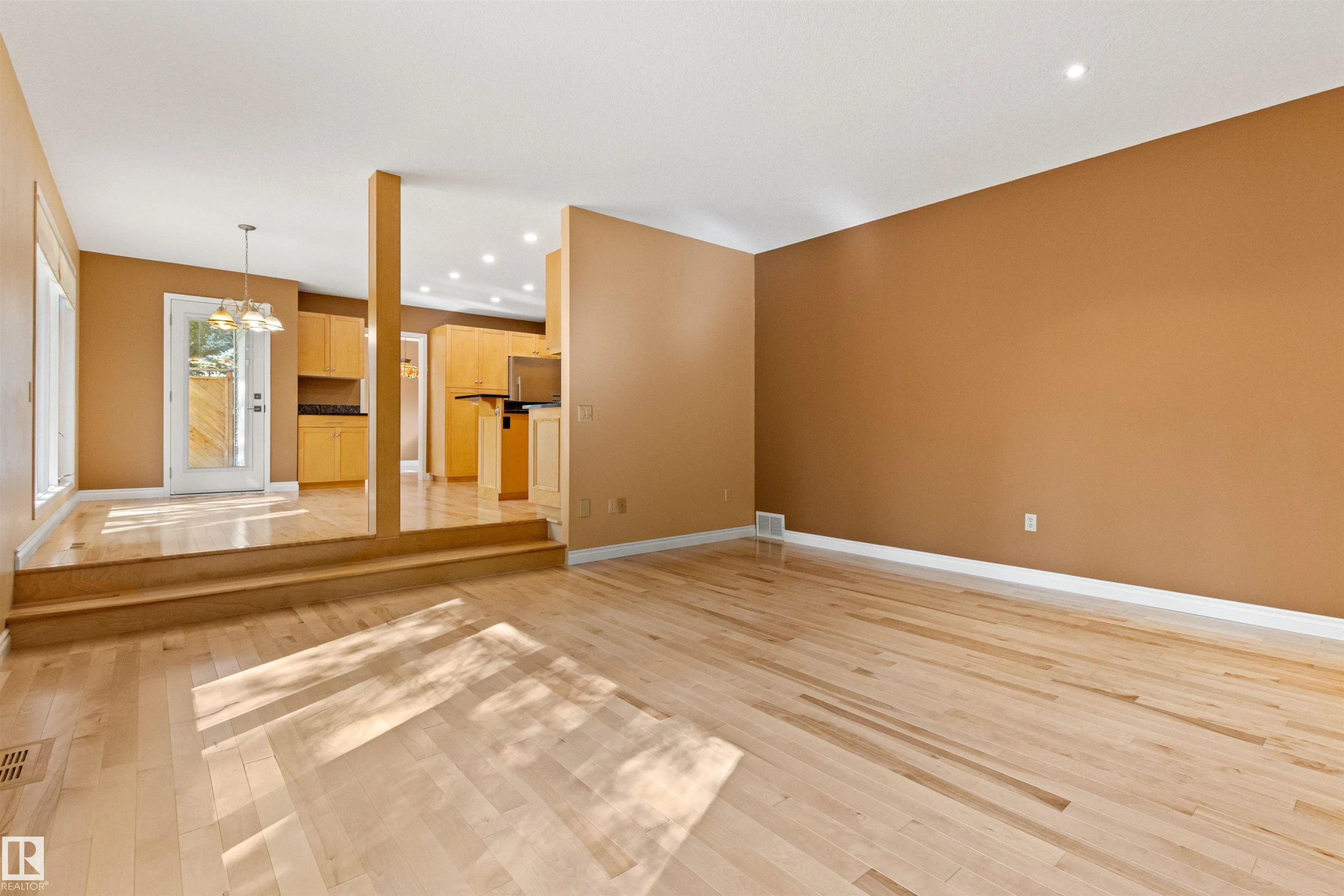 453 ROONEY Crescent
