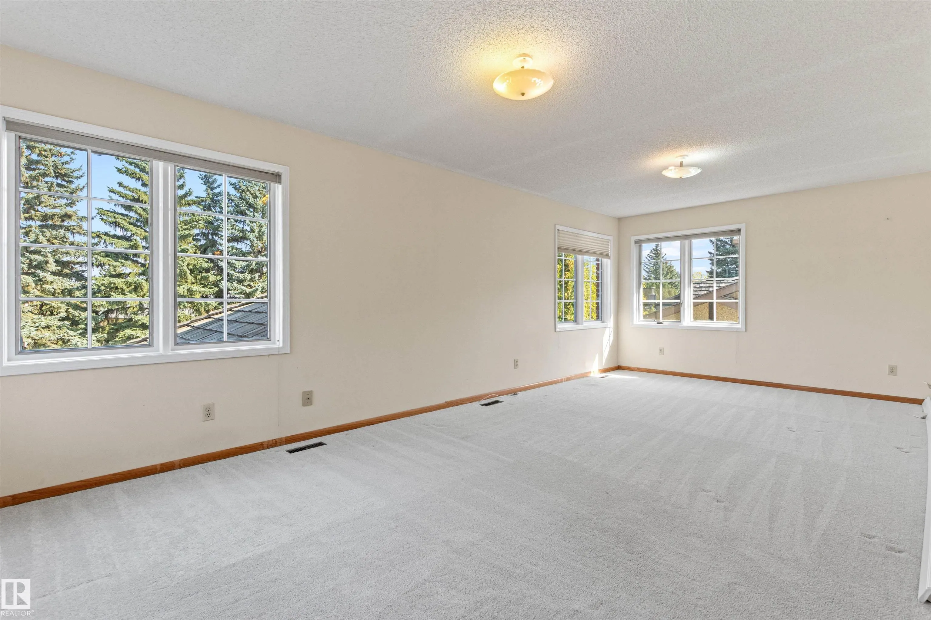 453 ROONEY Crescent