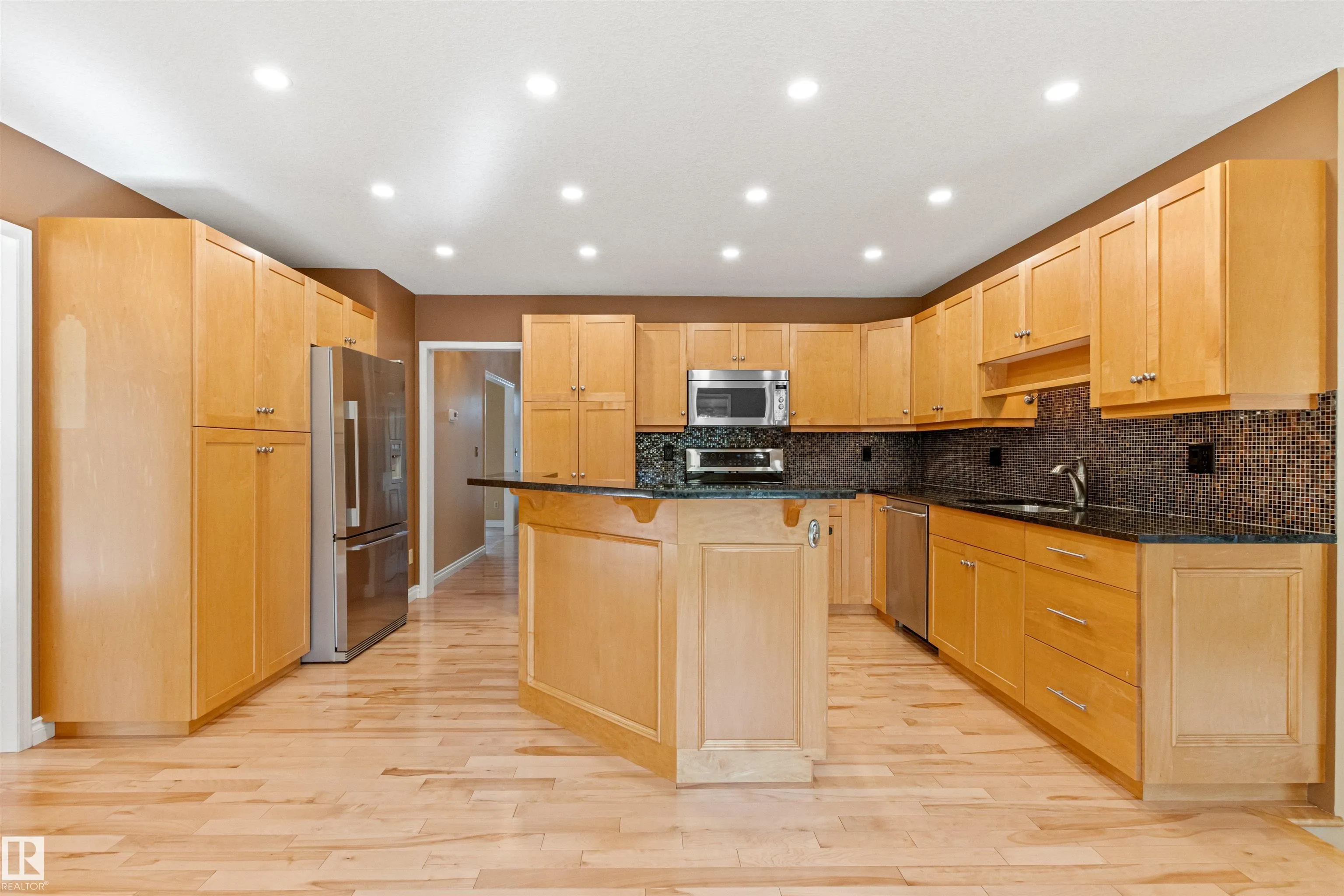 453 ROONEY Crescent