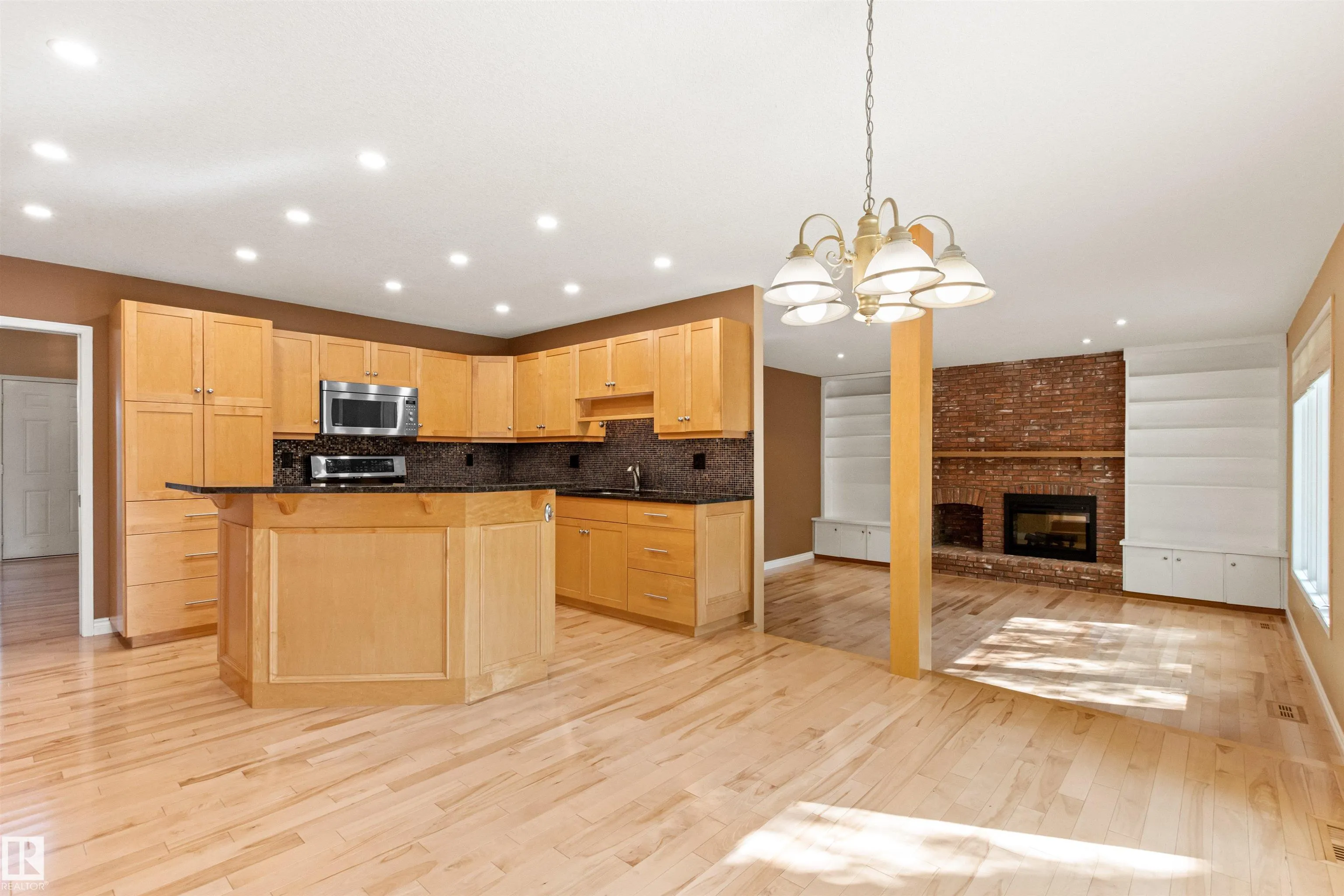 453 ROONEY Crescent
