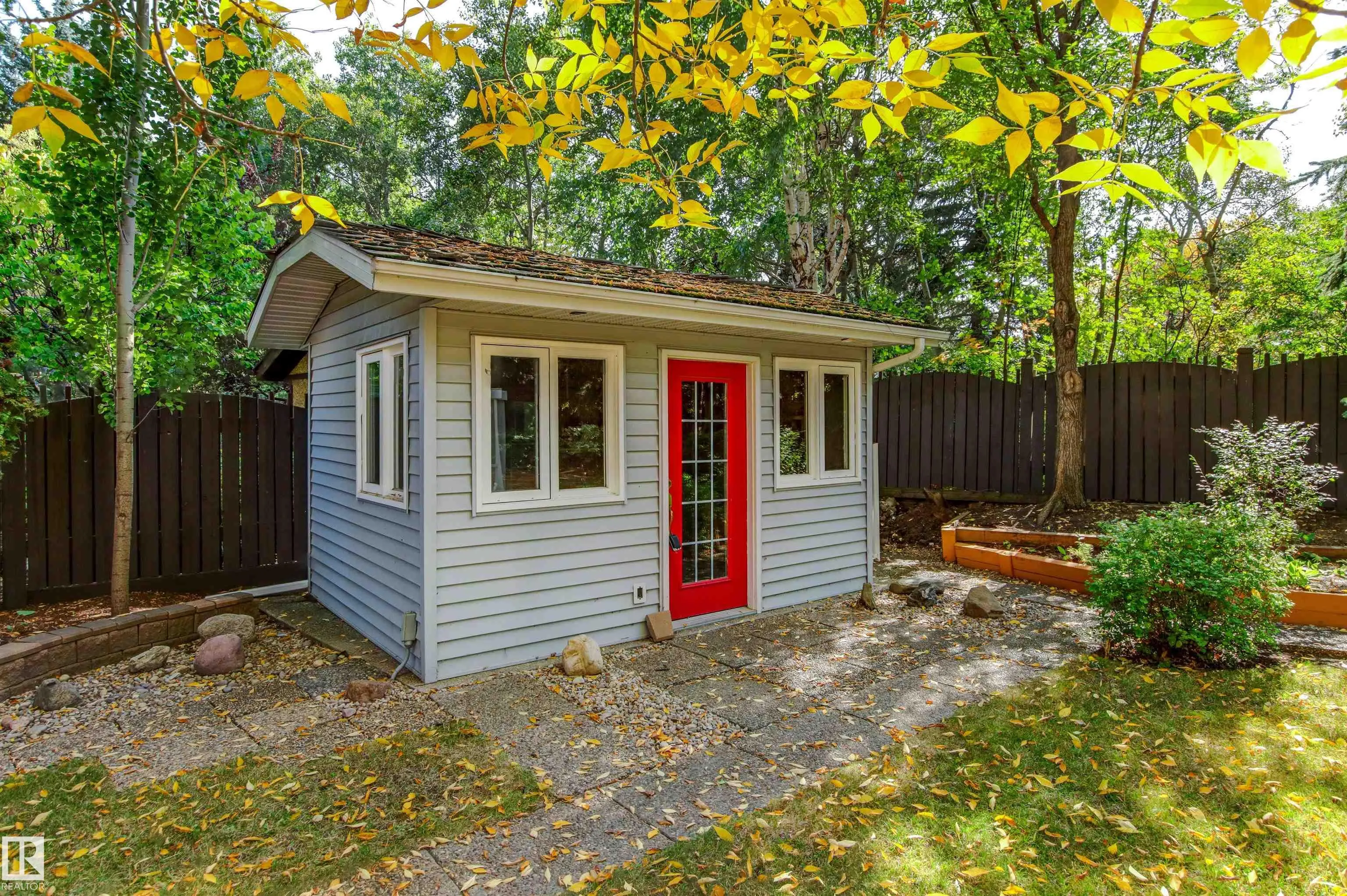453 ROONEY Crescent