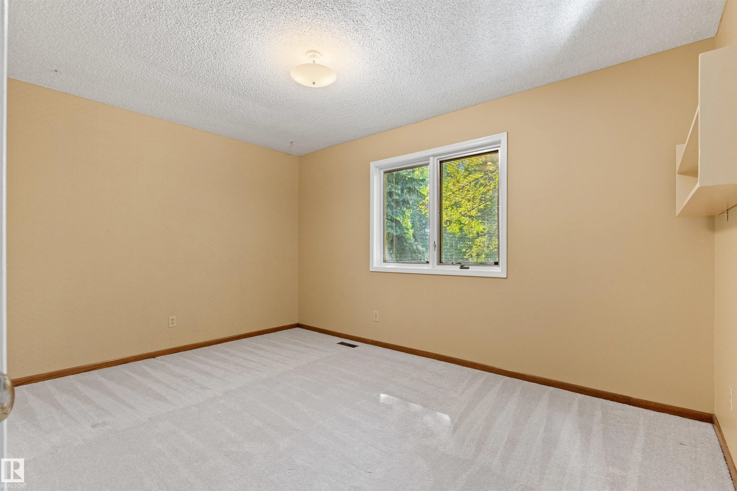 453 ROONEY Crescent